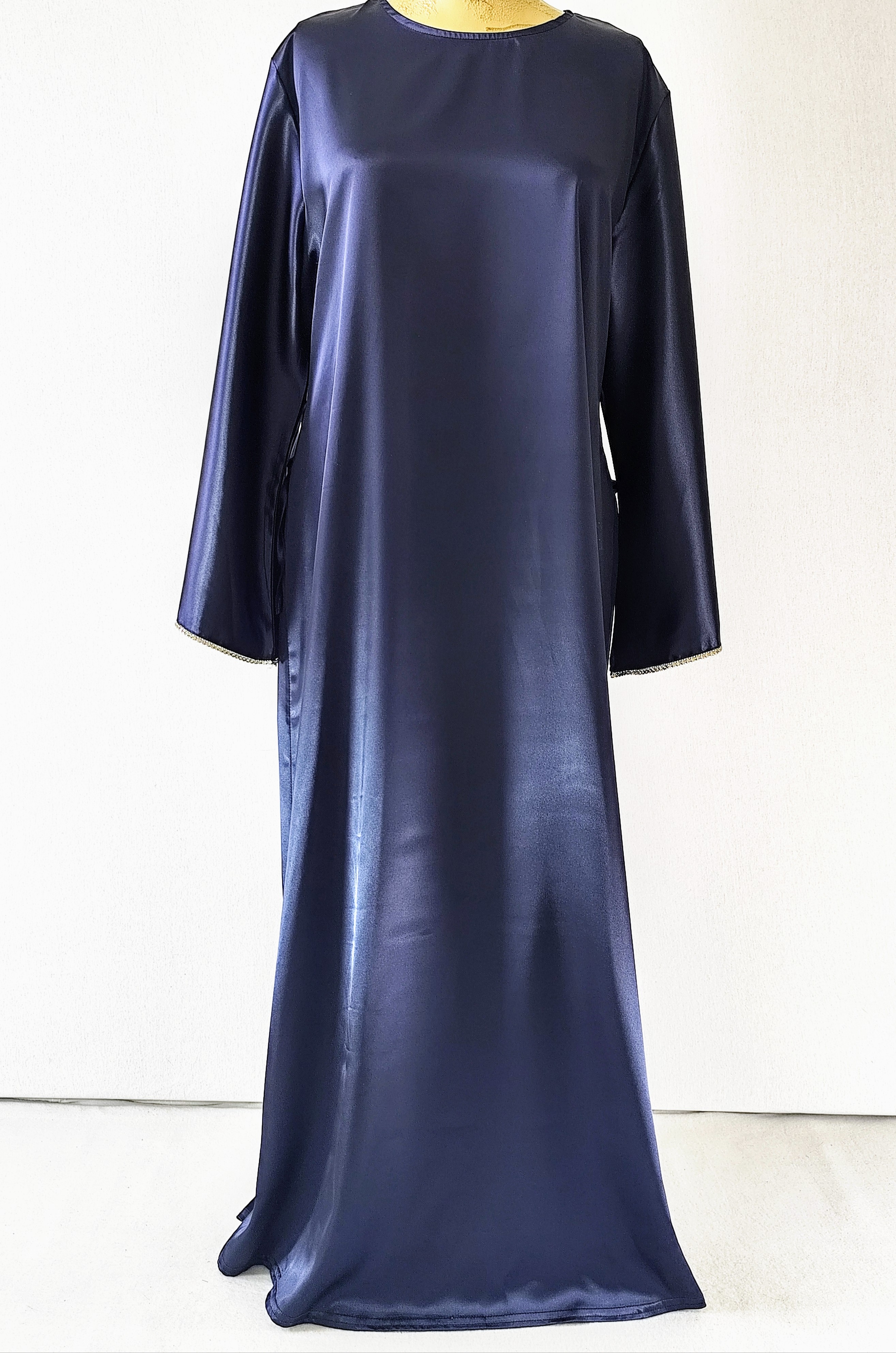Robe longue bleu foncé avec manches longues