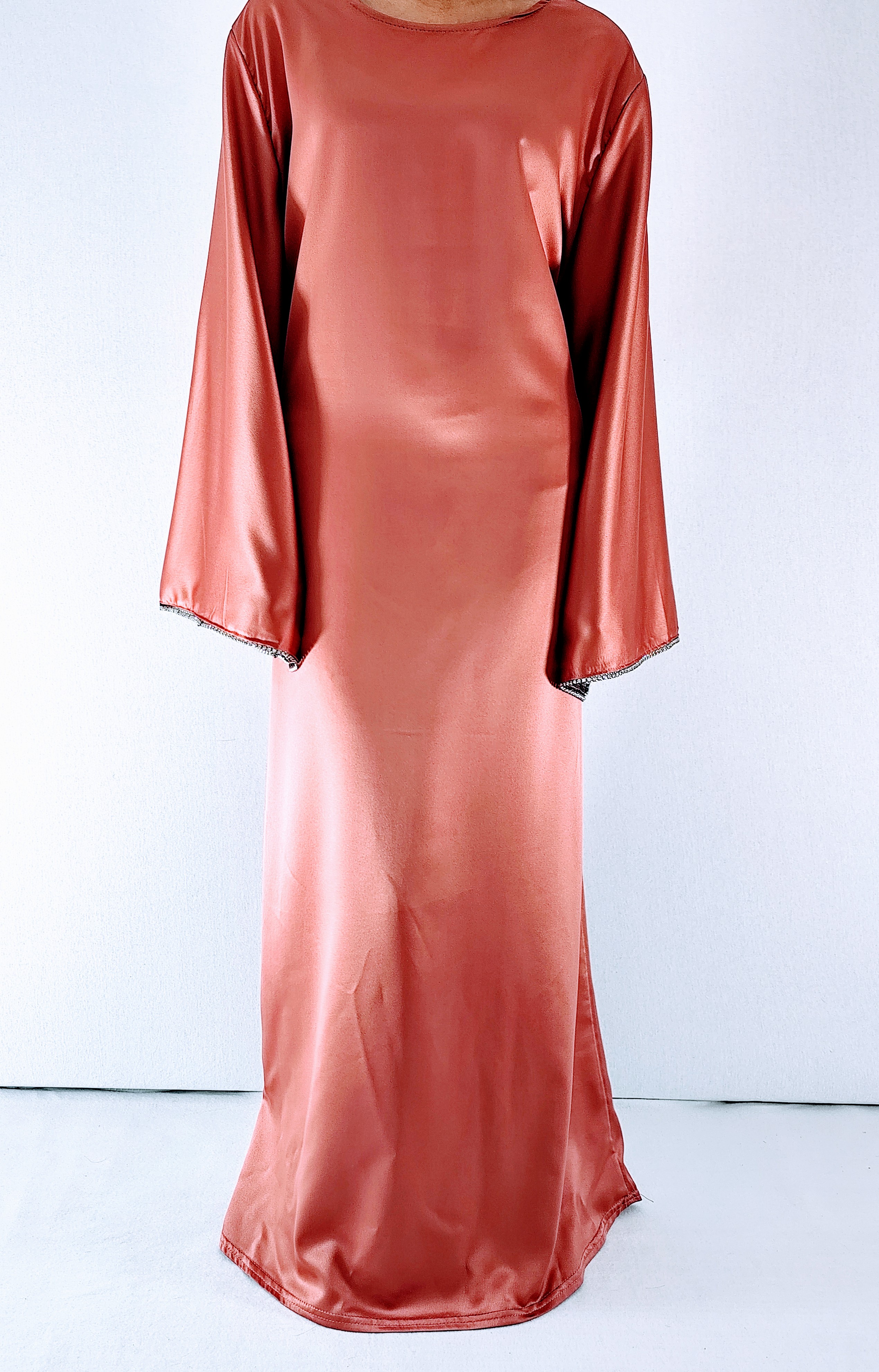 Robe longue rose poudré foncé avec manches longues