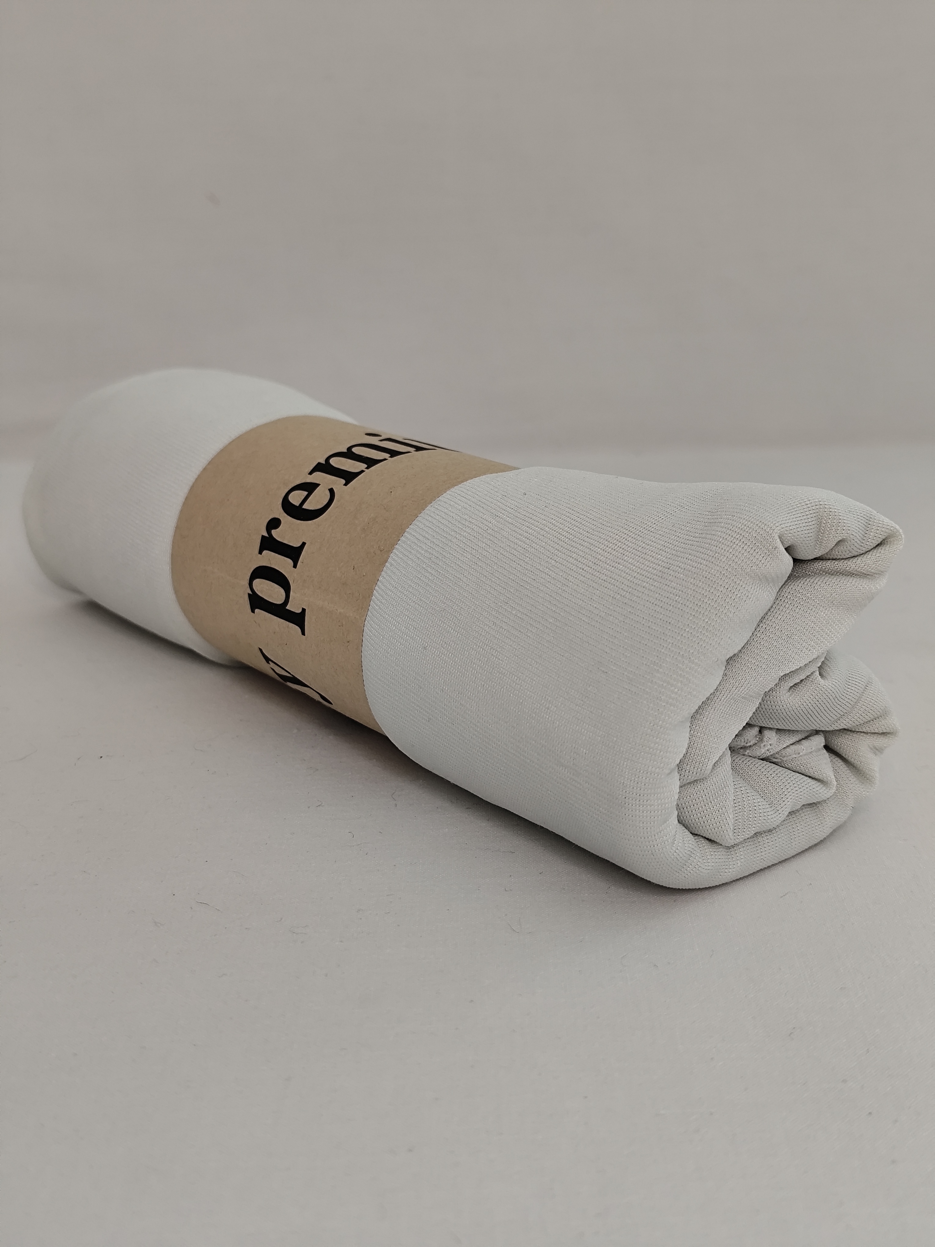 Hijab en Jersey Premium Blanc Cassé – Élégance Discrète et Tissu Doux.