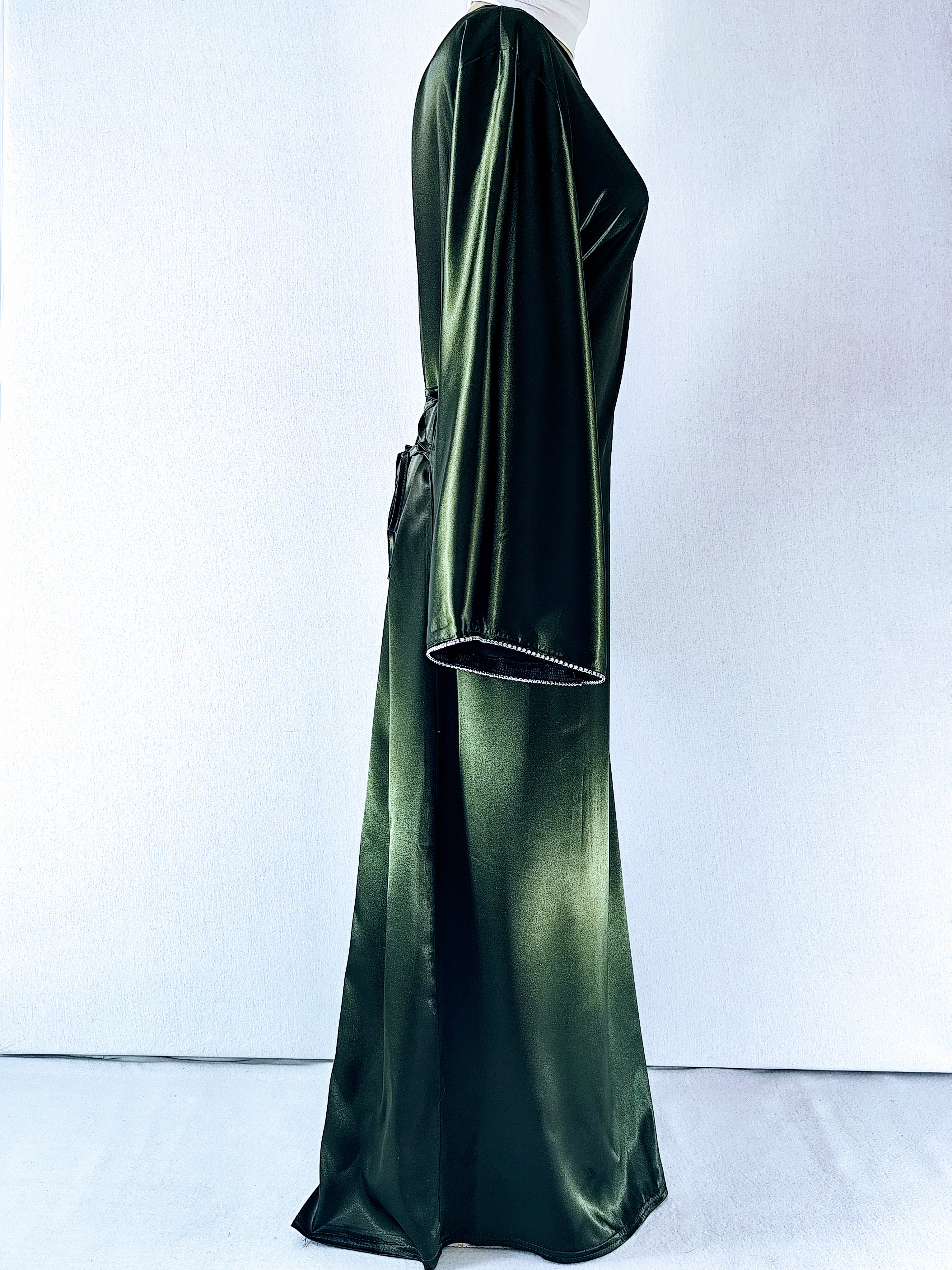  Abaya Élégante à Lacet & Strass – Style Dubaï Moderne