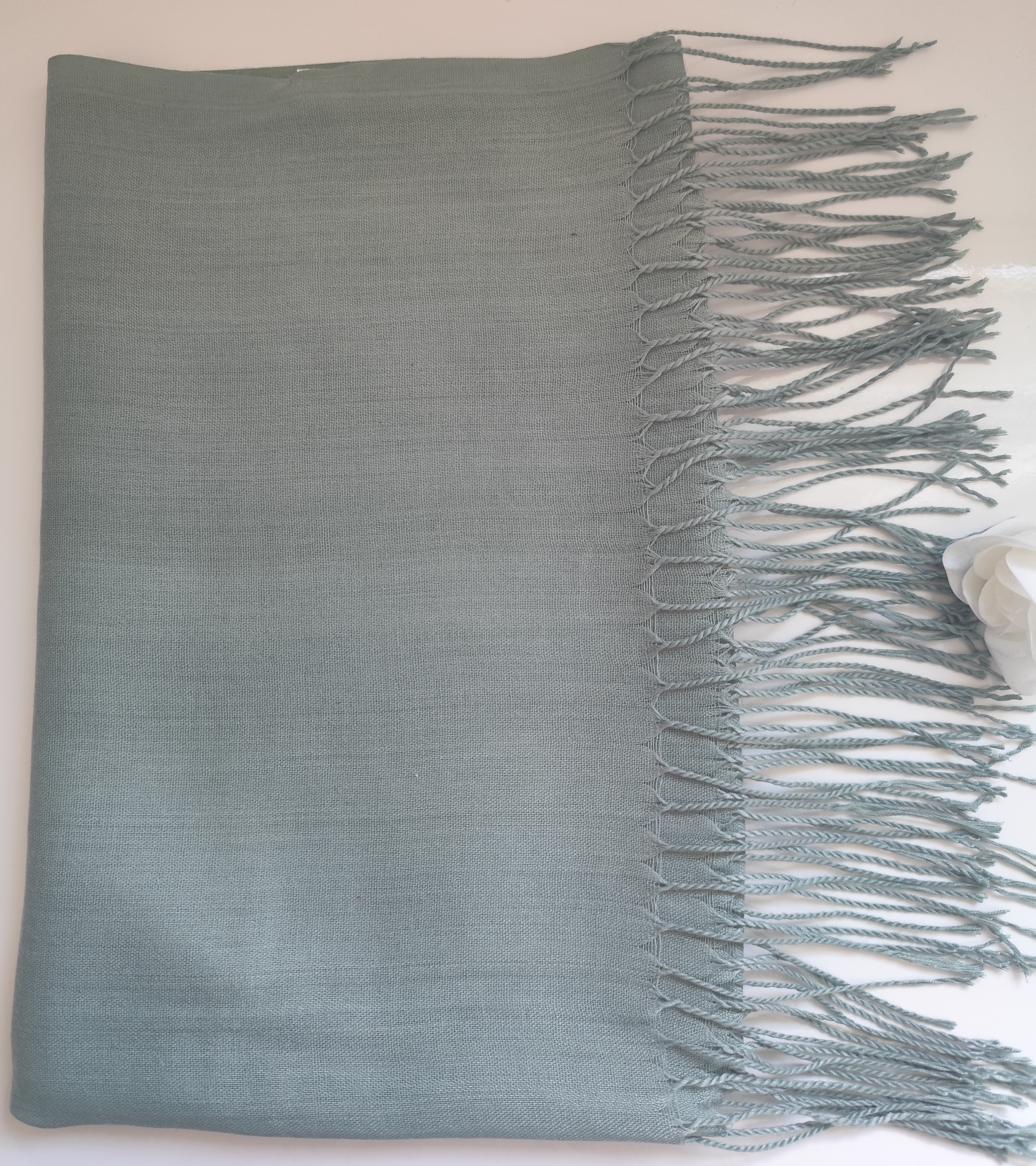 Voiles Pashmina de couleur verdâtre avec franges