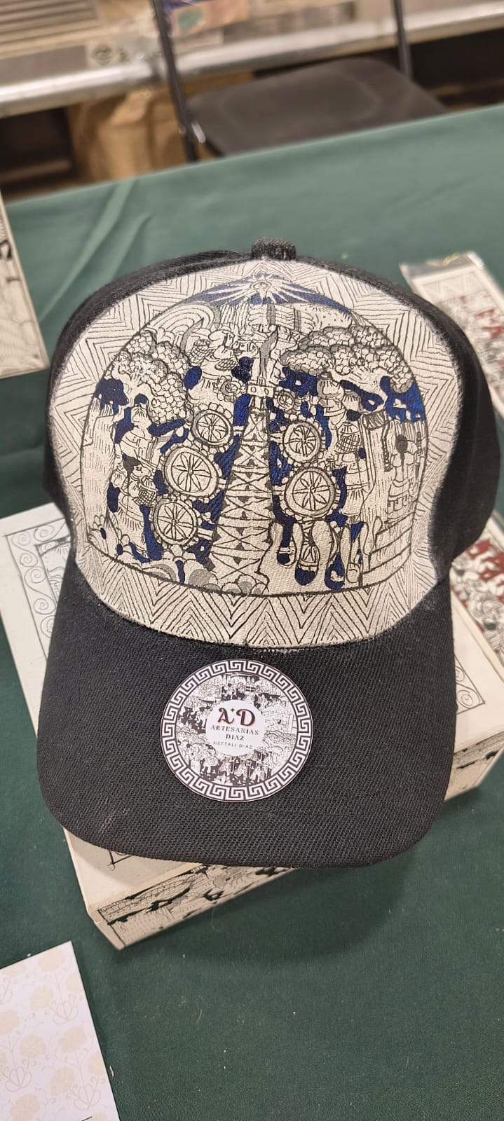 Gorra artesanal pintada a mano estilo xalitla 