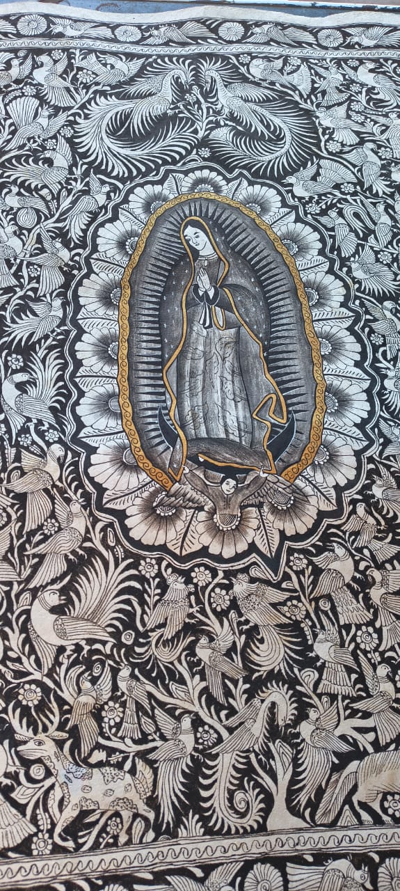  Virgen de Guadalupe pintada a mano sobre papel amate 