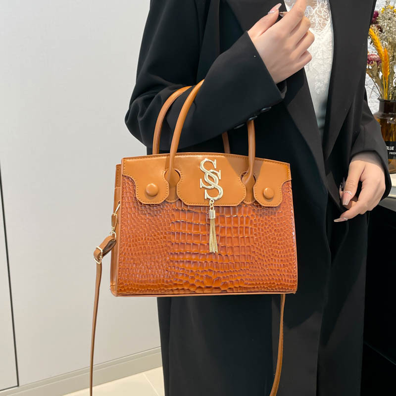 Elegant Crocodile Pattern Handbag