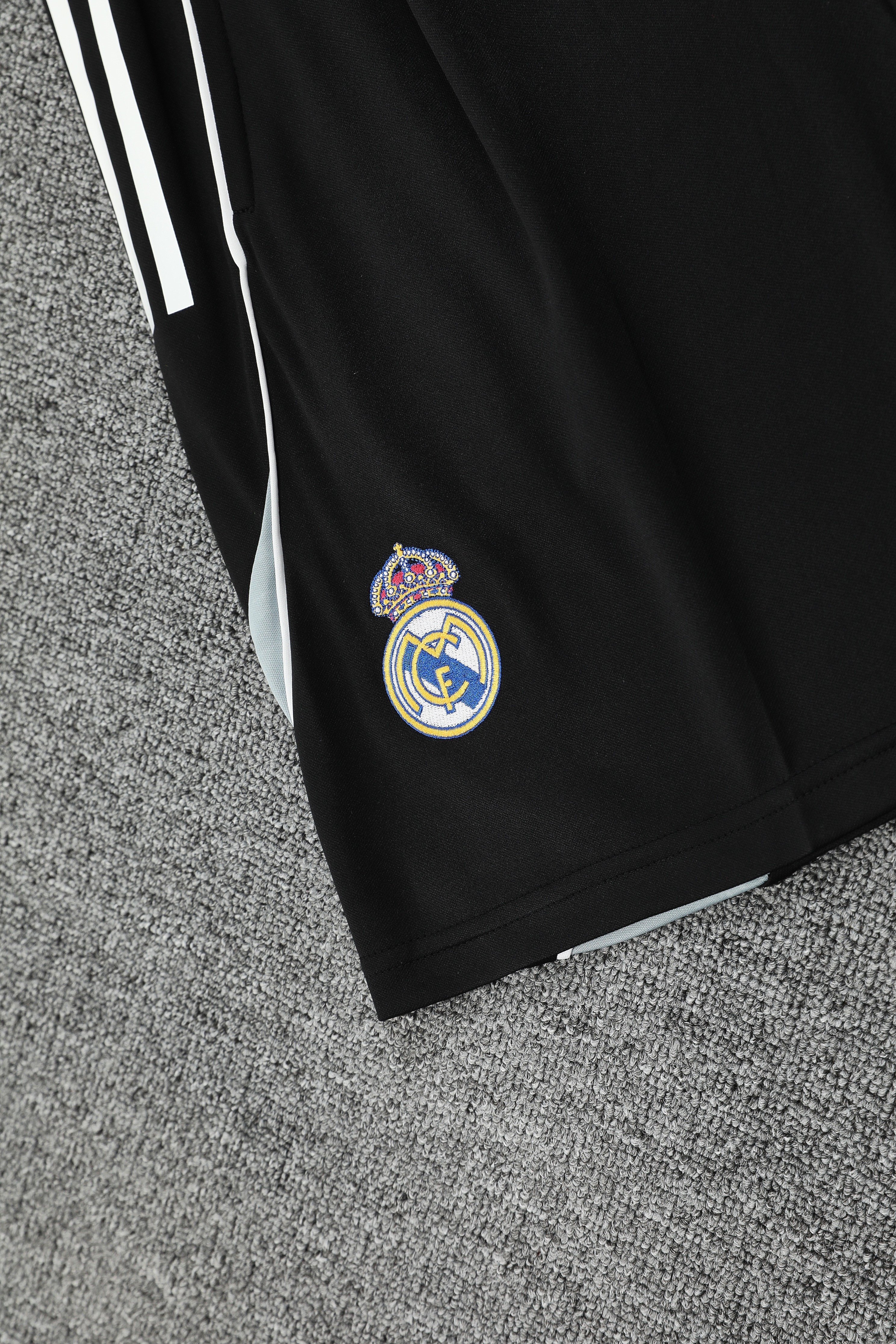 conjunto Real Madrid 2025/26 azul y violeta