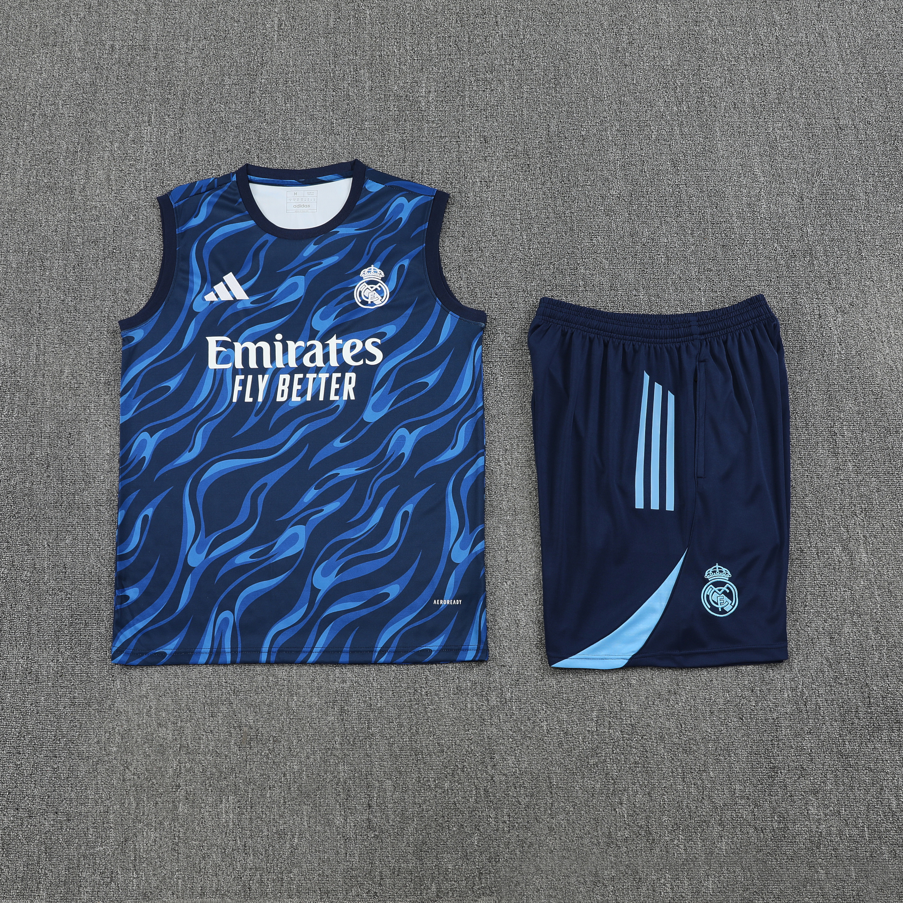 Conjunto entrenamiento tirantas Real Madrid 2025/26 azul