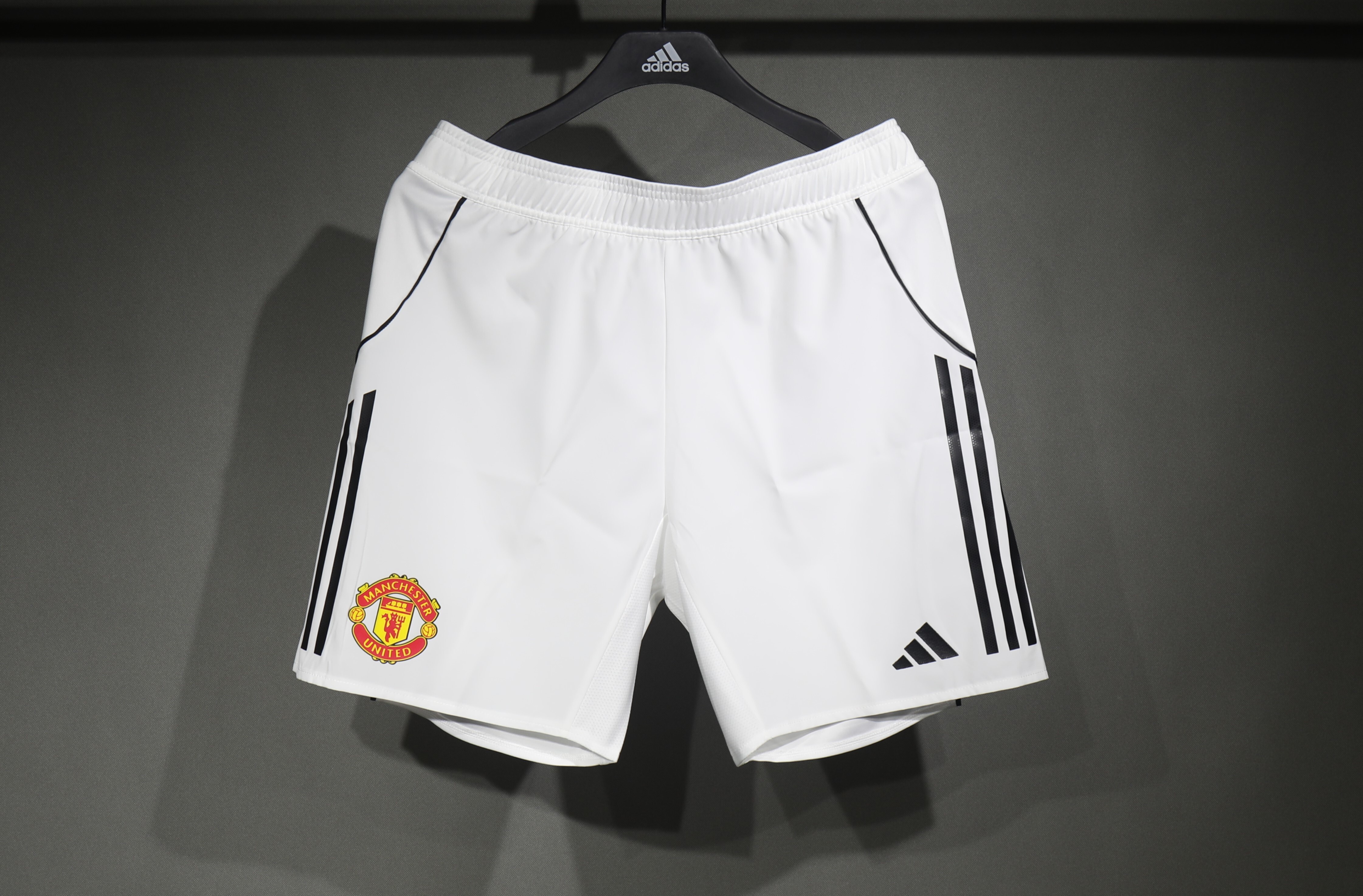 Pantalones cortos Manchester United Adidas 25/26