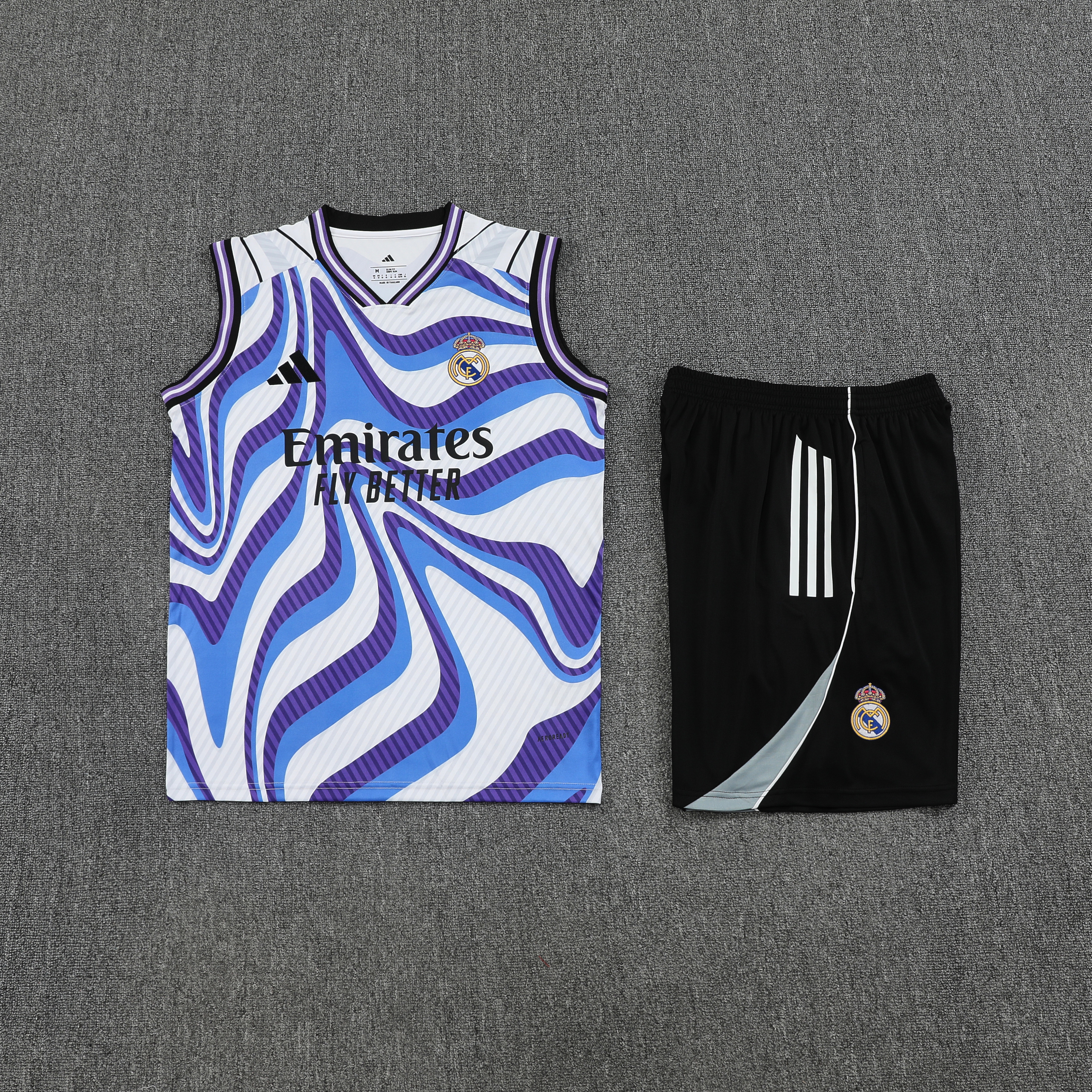 conjunto Real Madrid 2025/26 azul y violeta