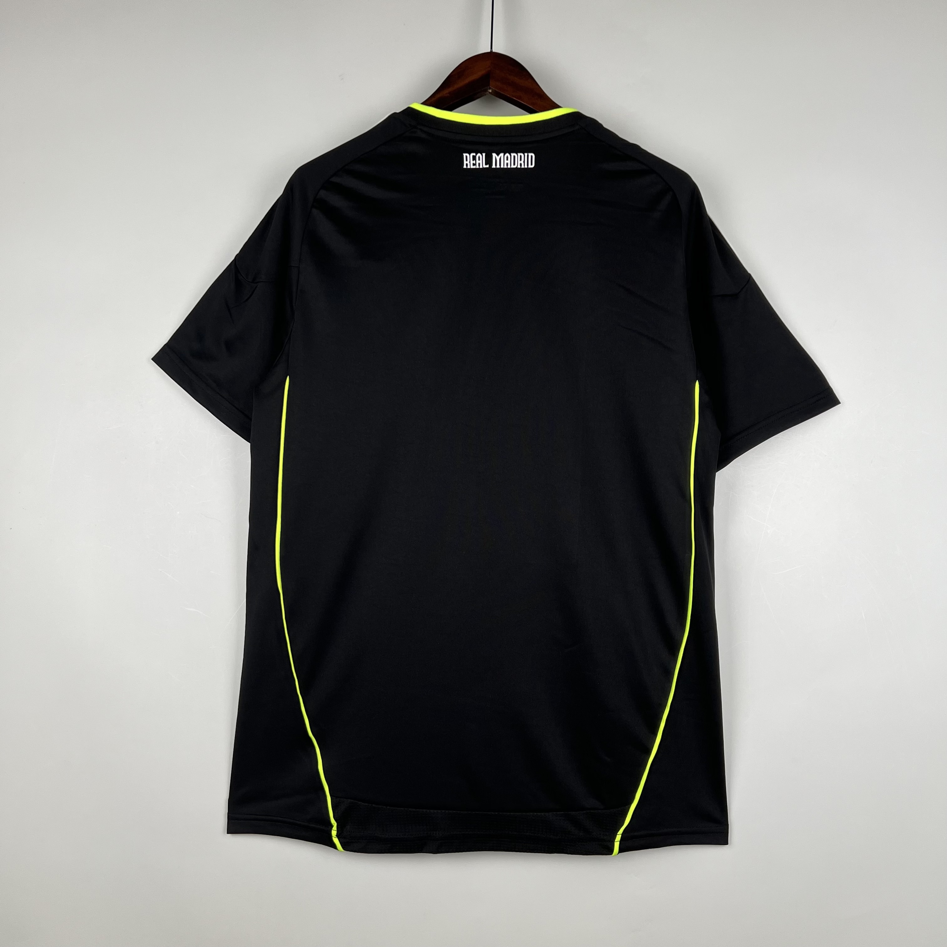 Camiseta Retro Real Madrid 2010/11 mangas cortas