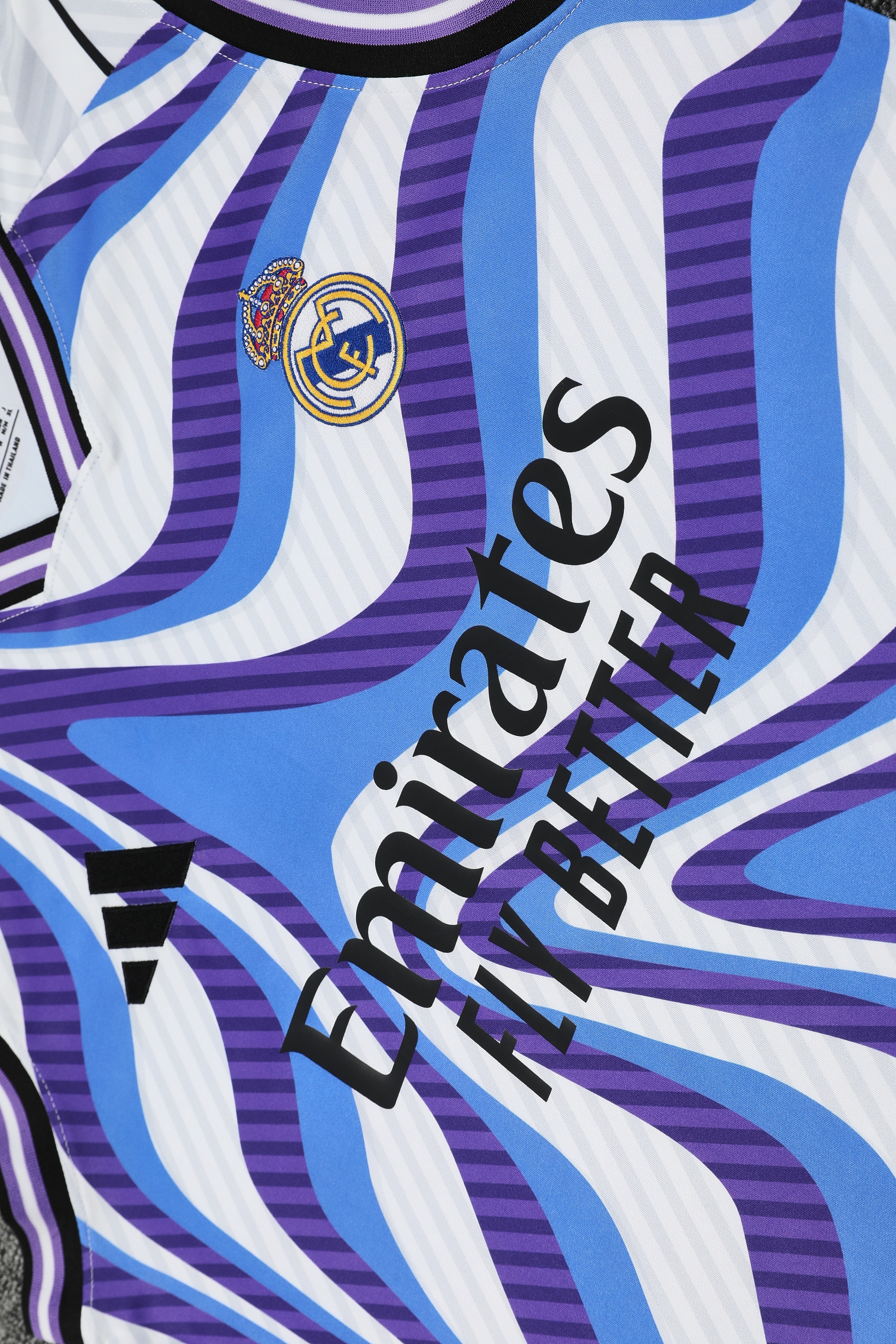 conjunto Real Madrid 2025/26 azul y violeta