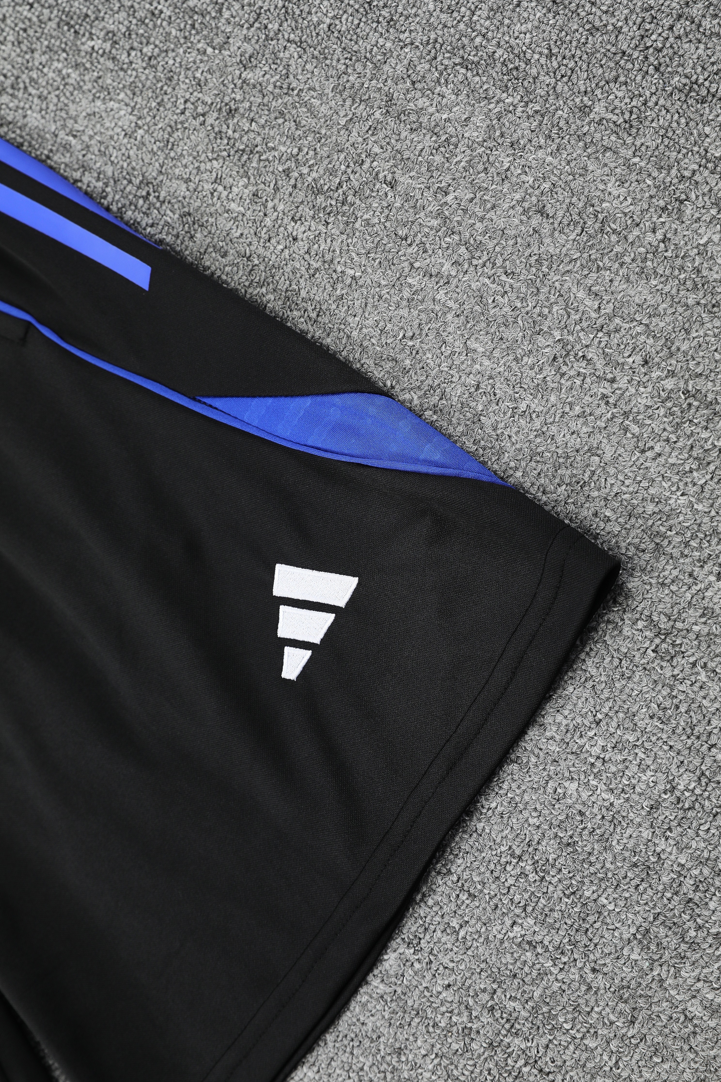 Conjunto entrenamiento Real Madrid 2025/26 blanco