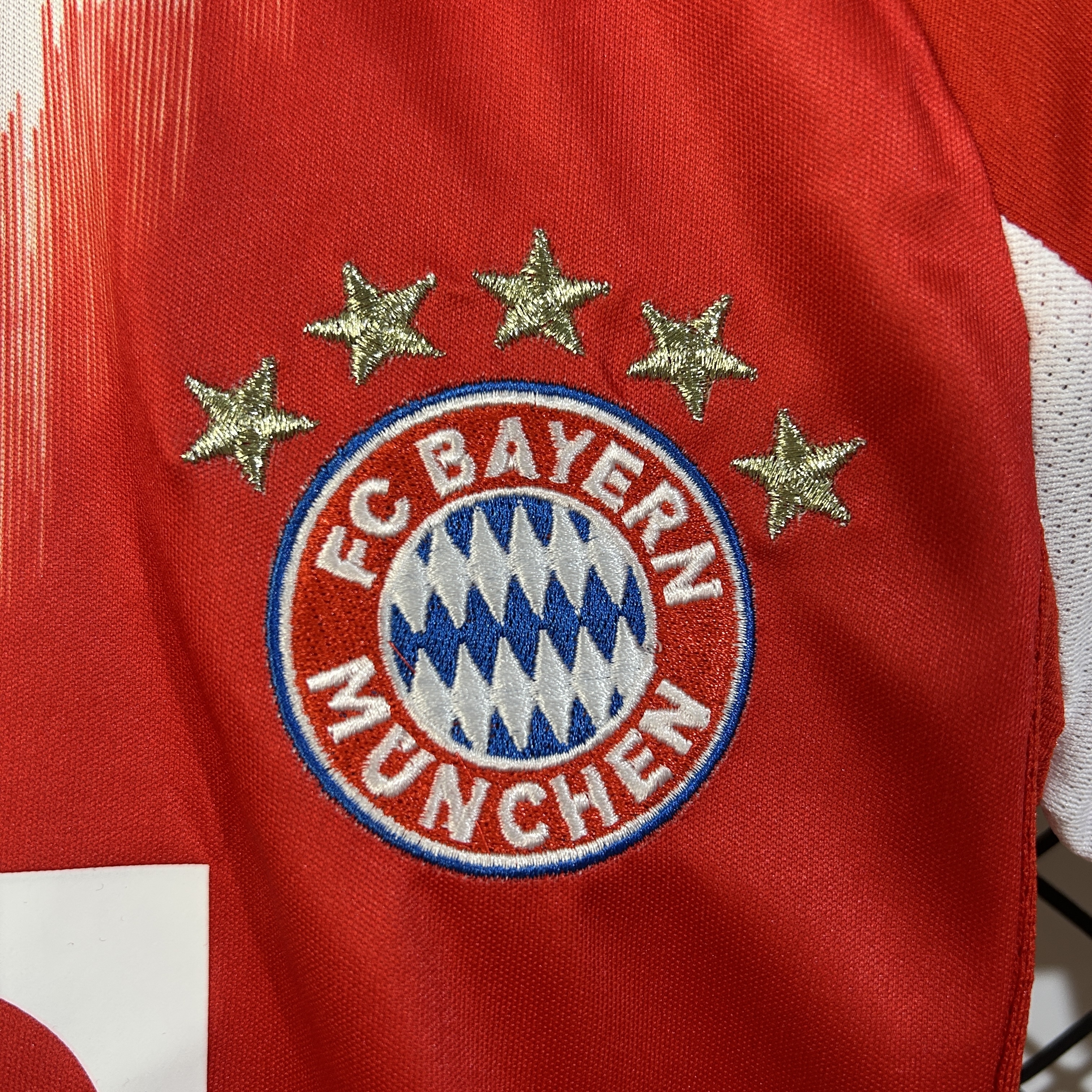 Conjunto niño Bayern Munich 2025/26 (Primera equipación)