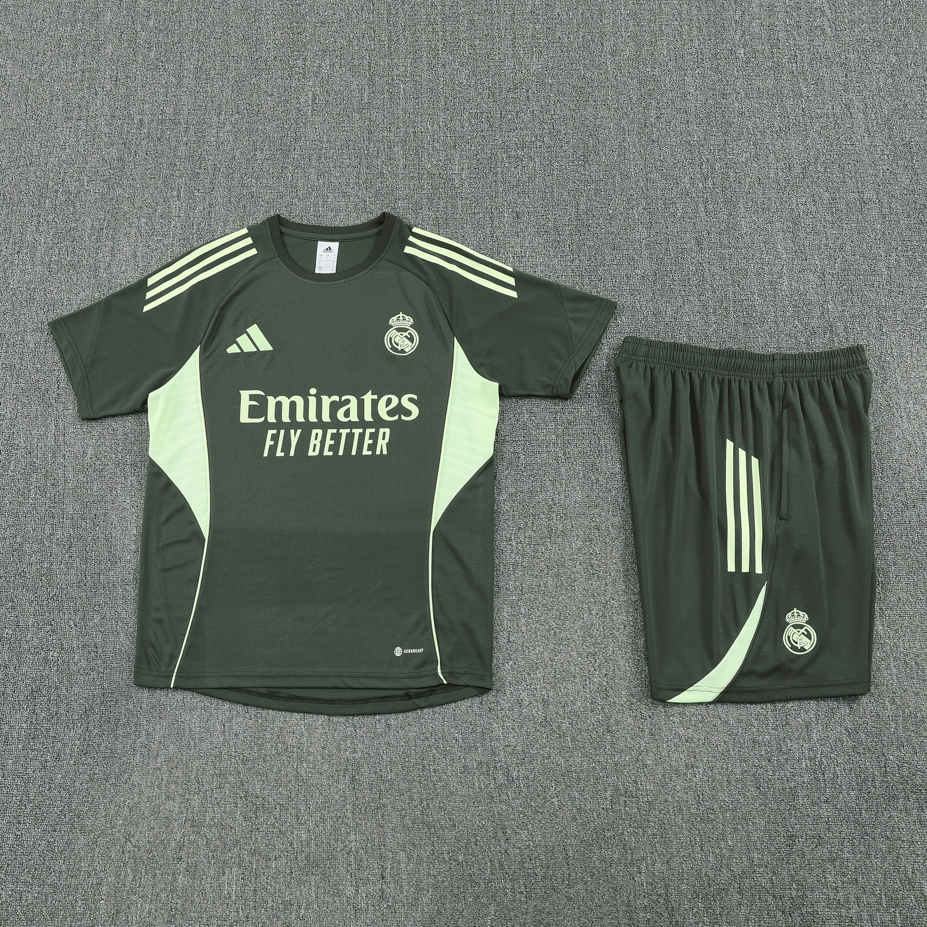 Conjunto entrenamiento Real Madrid 2025/26 