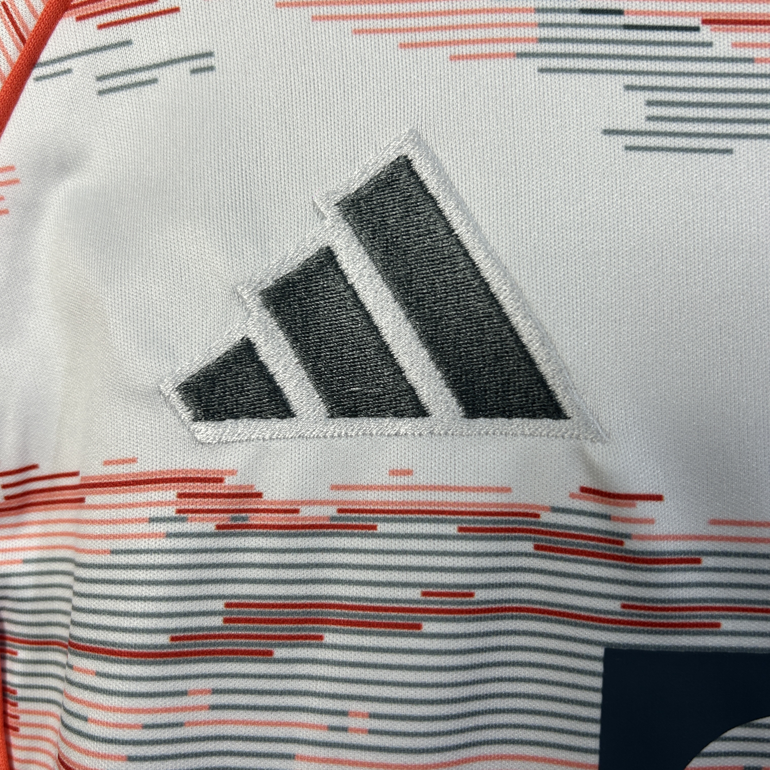 Conjunto niño Bayern Munich 2025/26 (Segunda equipación)