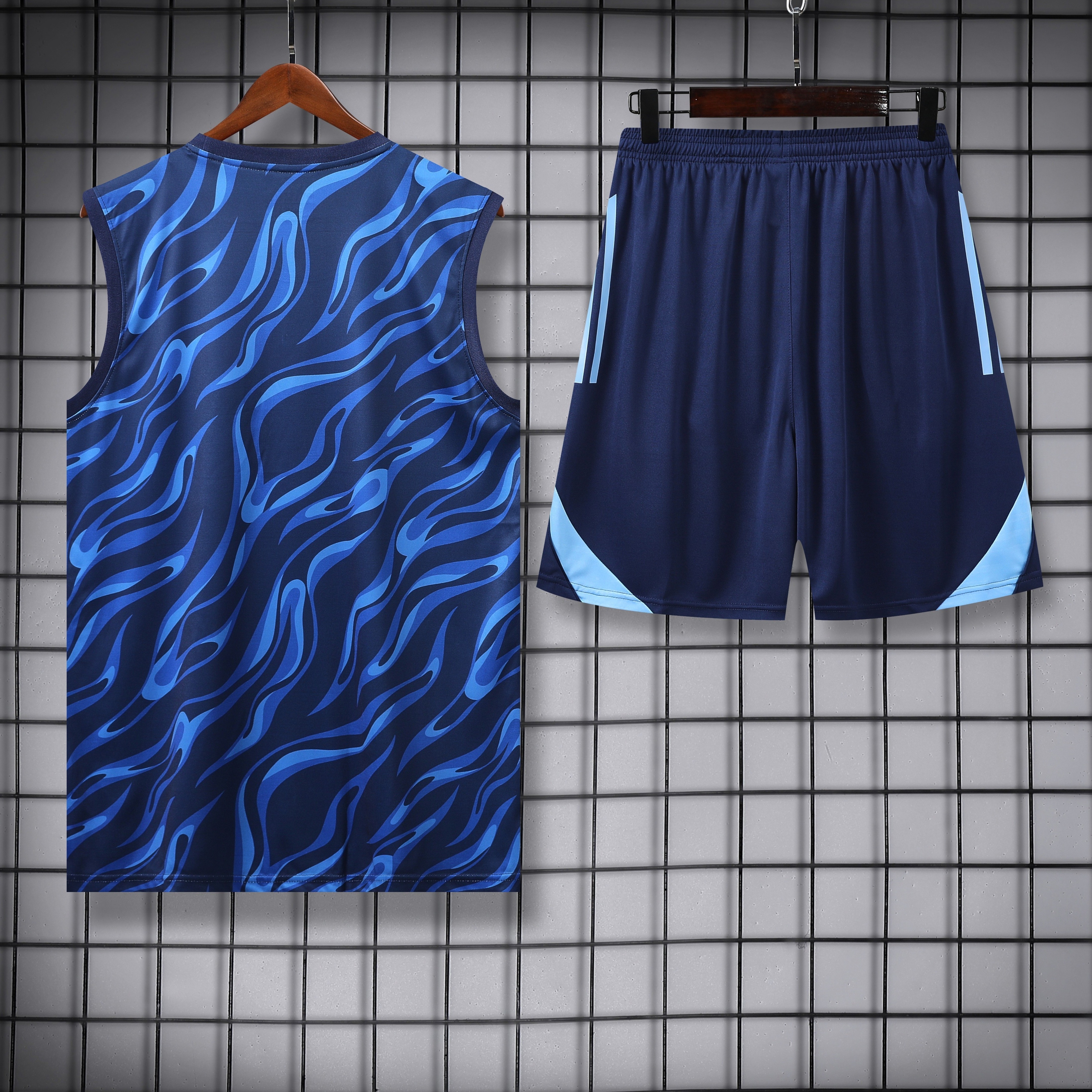 Conjunto entrenamiento tirantas Real Madrid 2025/26 azul