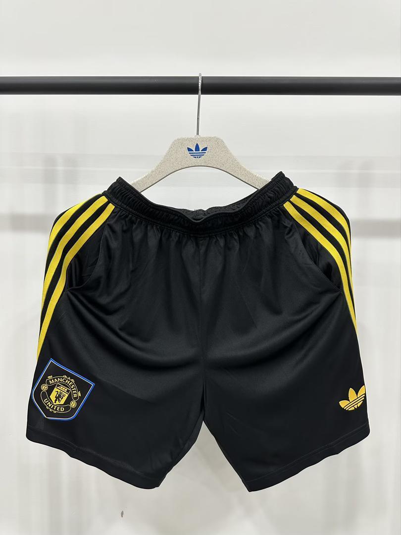 Pantalones cortos Manchester United Adidas 25/26
