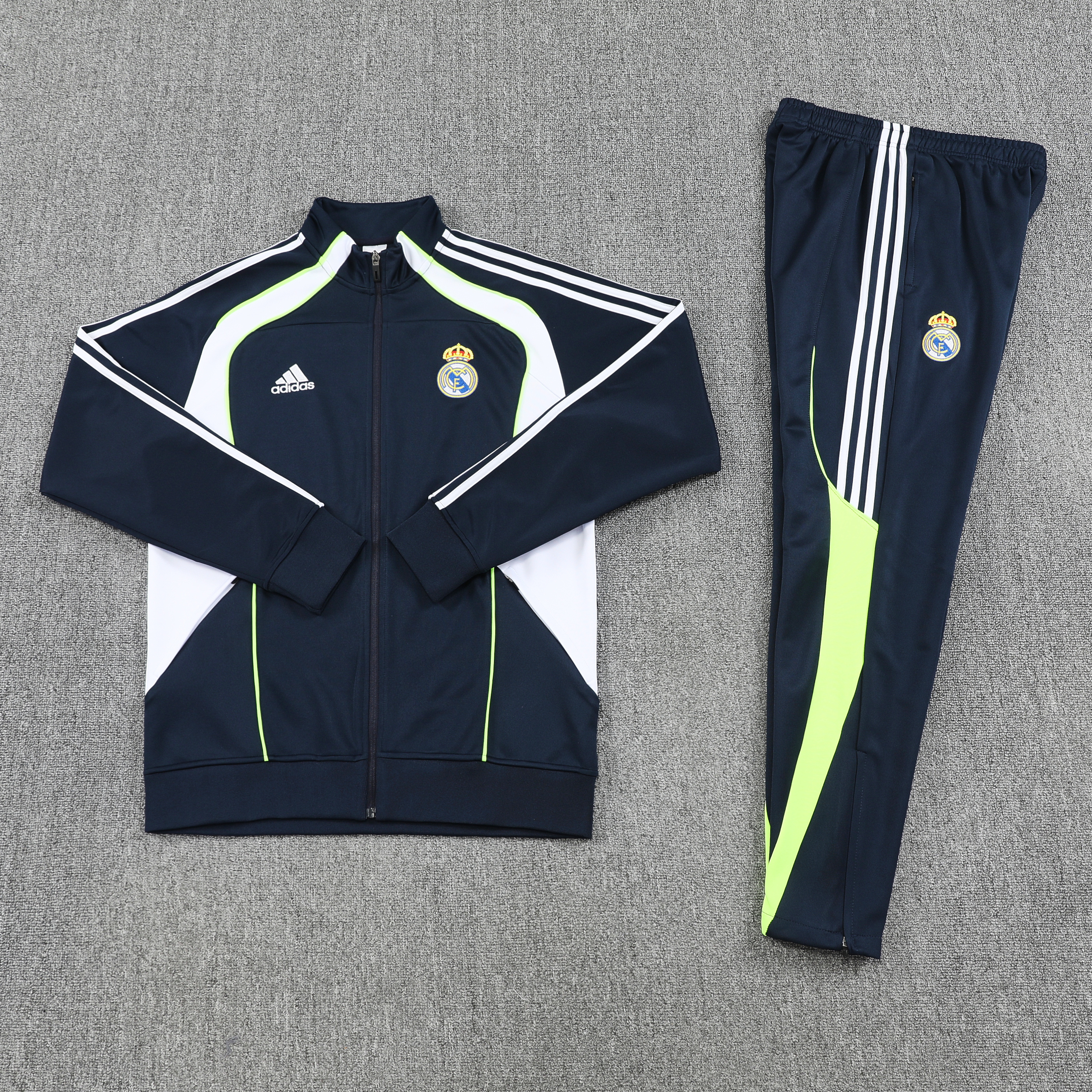 Conjunto Chandal Real Madrid 2025/26 blanco o negro