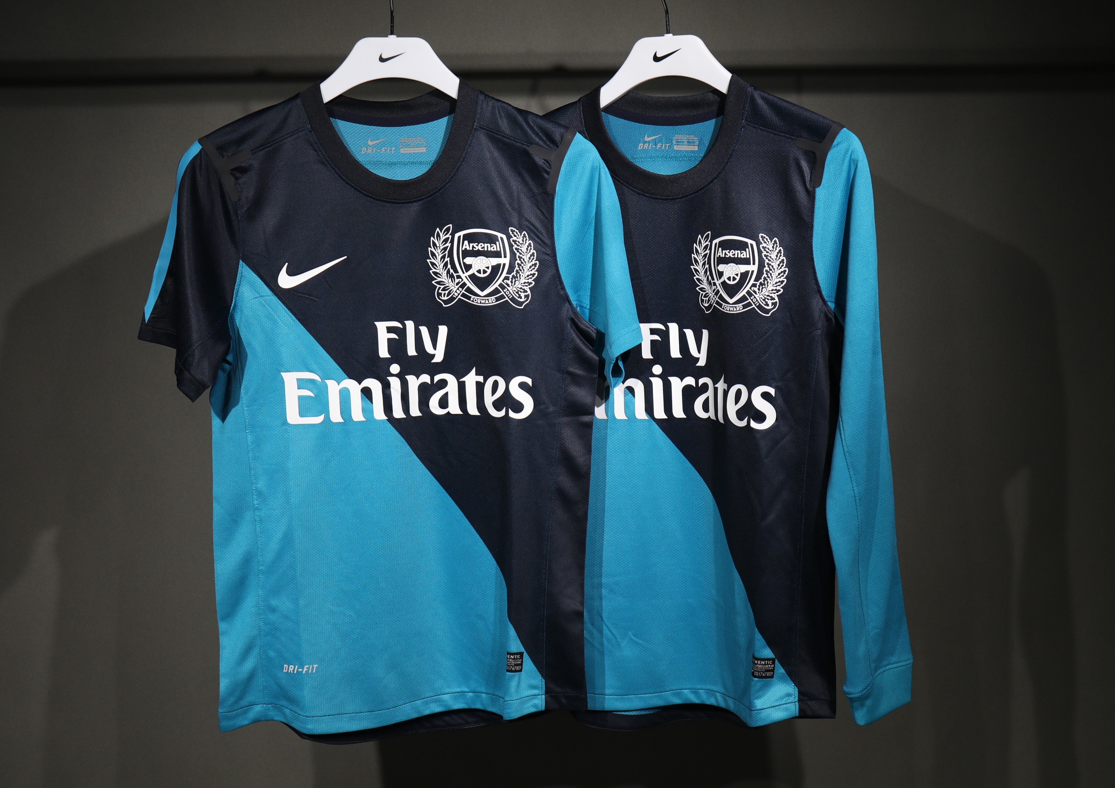 Camiseta Retro Arsenal  2011/2012 (Manga corta y larga)