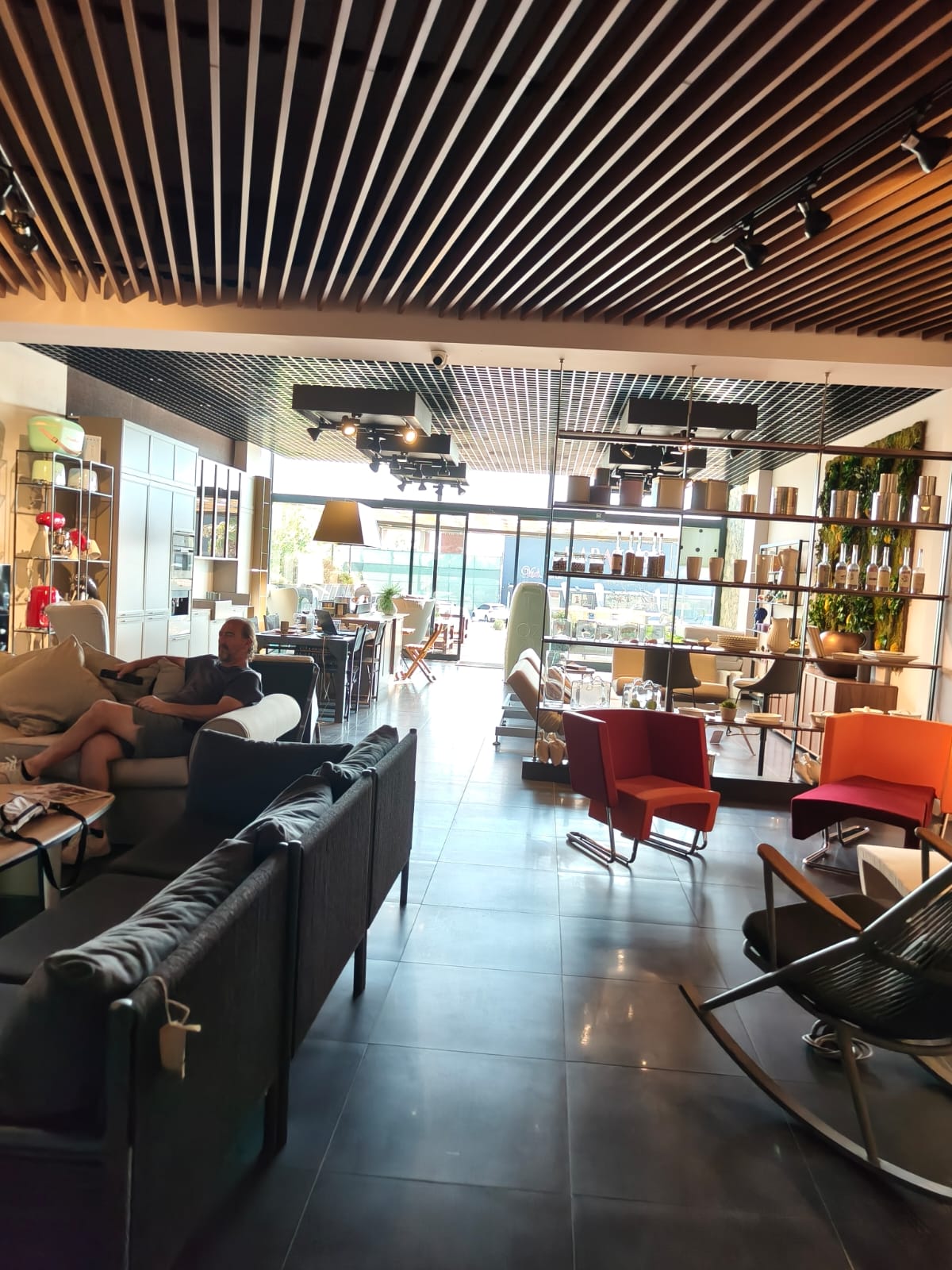 KONACIK ANAYOL ÜZERİ – KİRALIK MAĞAZA ₺350.000