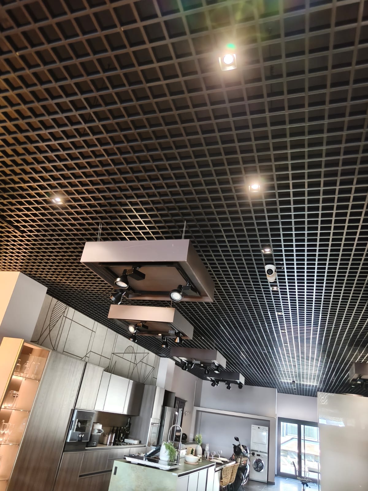 KONACIK ANAYOL ÜZERİ – KİRALIK MAĞAZA ₺350.000