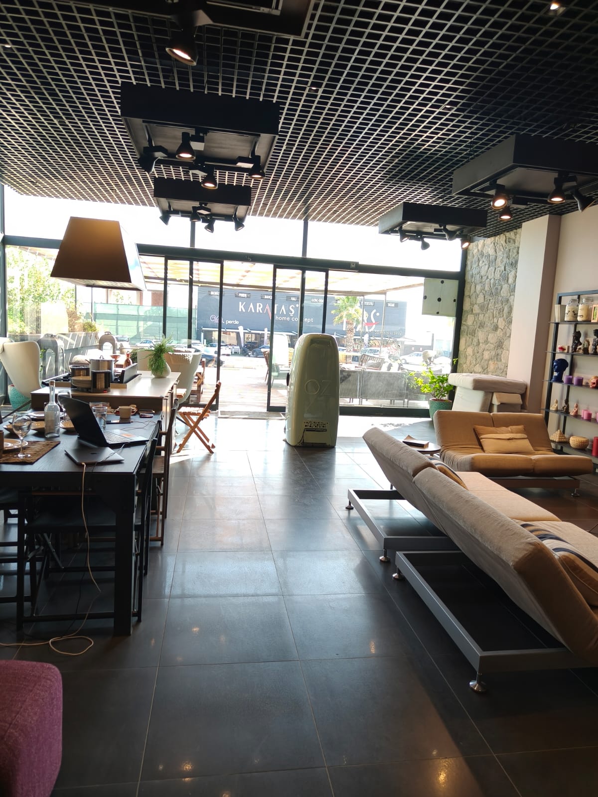 KONACIK ANAYOL ÜZERİ – KİRALIK MAĞAZA ₺350.000