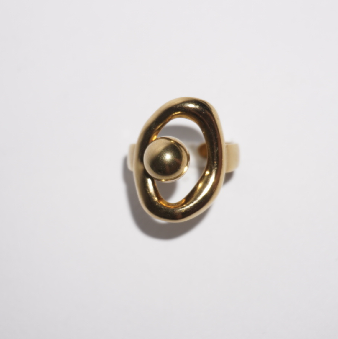 Anillo dorado moderno