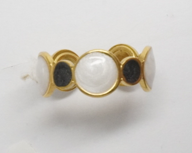 Anillo círculo y óvalos blanco y negro