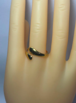 anillo asimétrico dorado