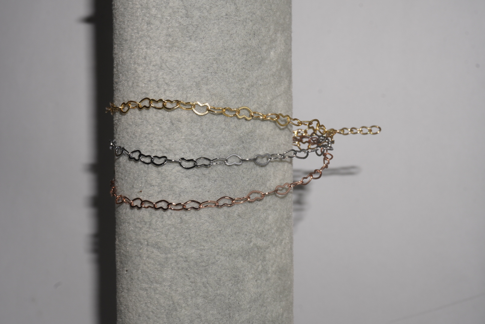 Pulsera corazones tricolor