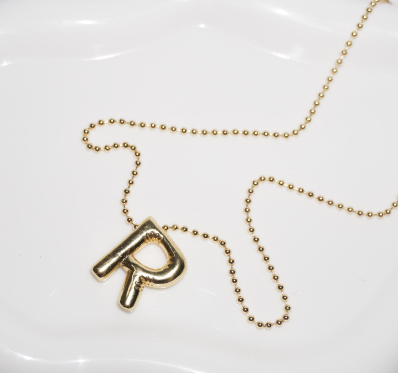 Collar dije R en dorado