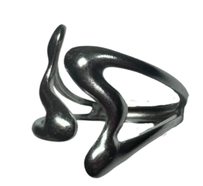 Anillo de dos corazones asimétricos