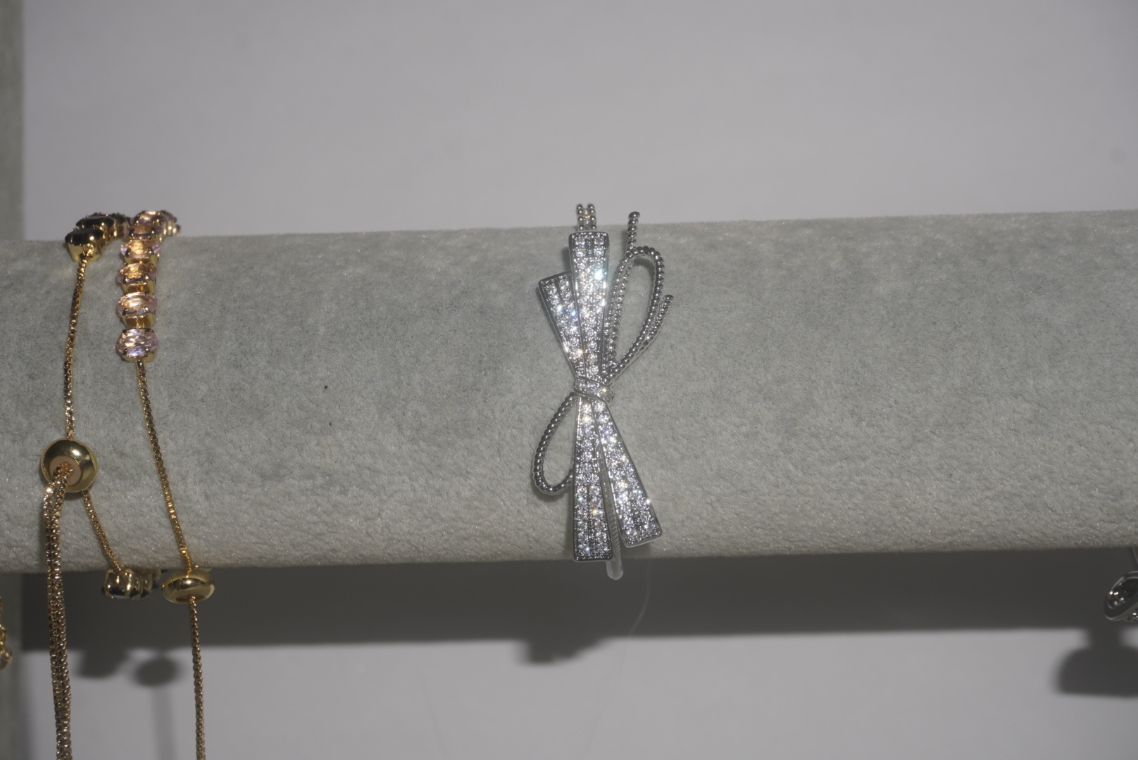 Pulsera rígida moño con brillos 1.0