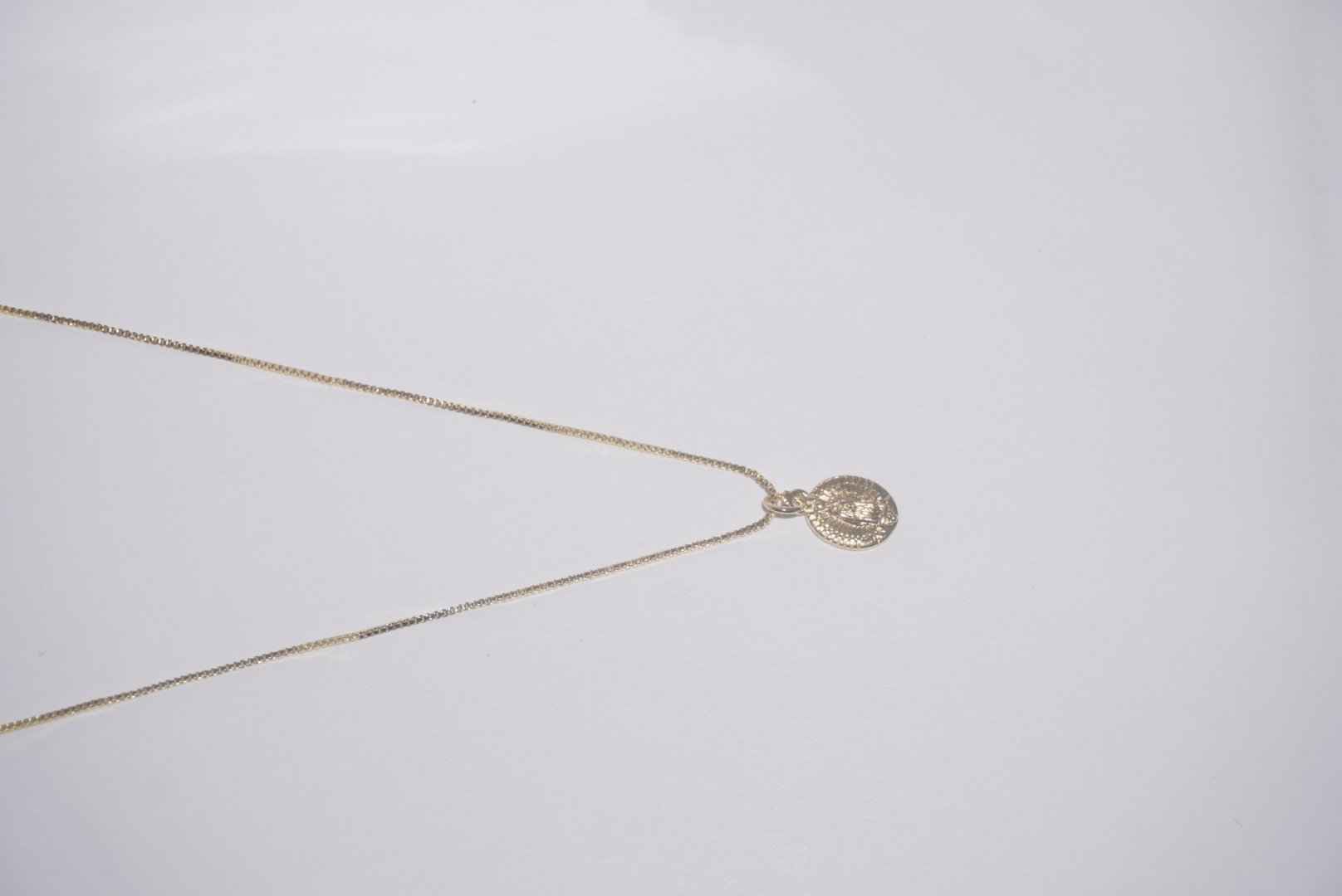 Collar virgen de guadalupe dorado