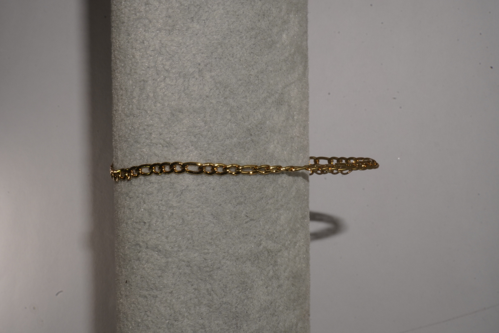 Pulsera fina dorada