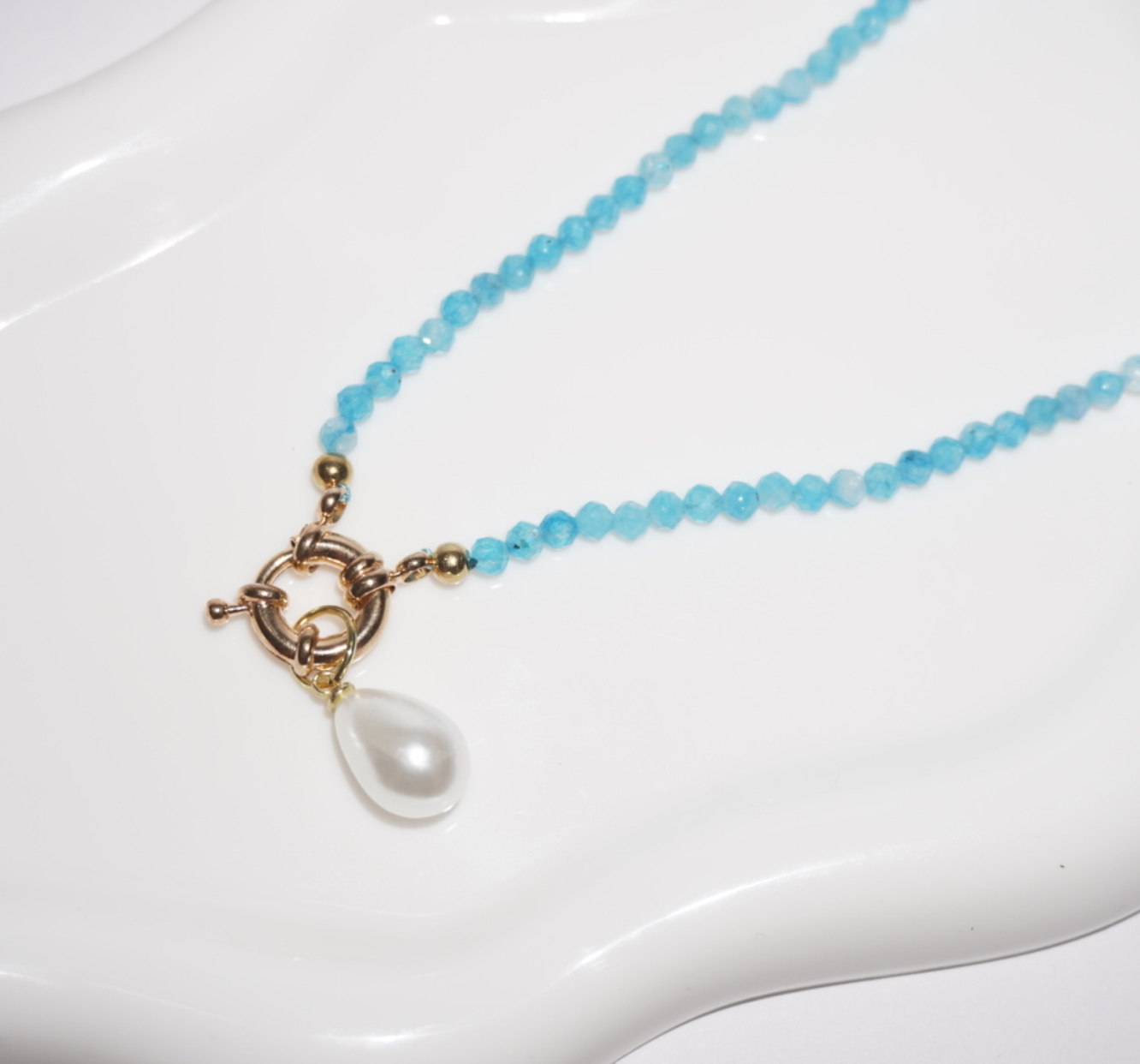 Collar Azul con Dije de Perla