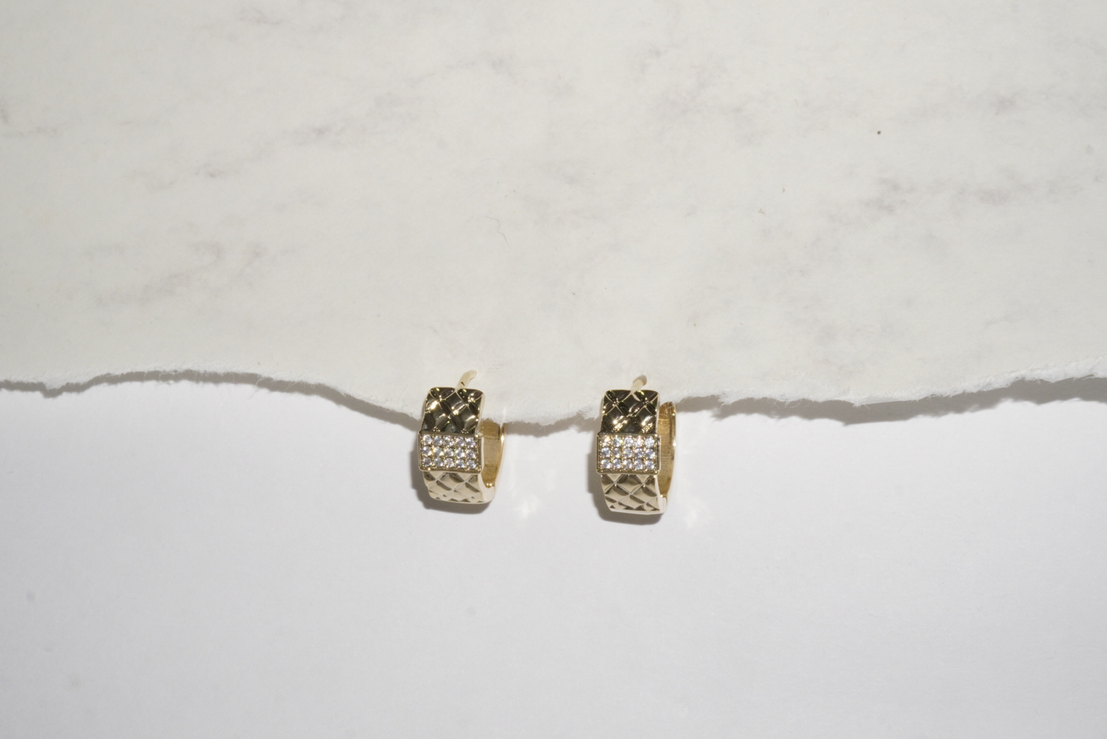Aretes elegantes con brillo 
