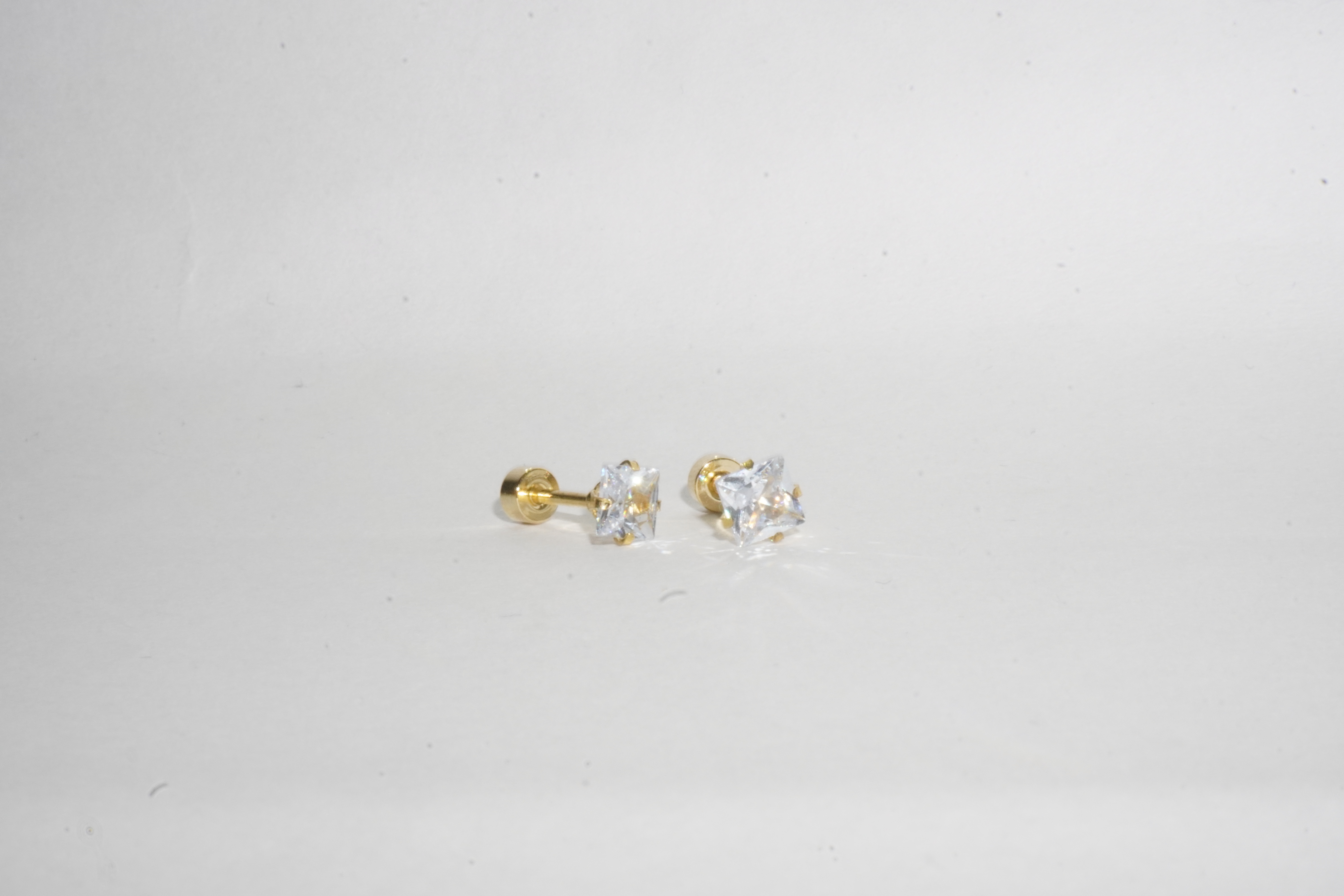 Broquele piedra brillosa cuadrada