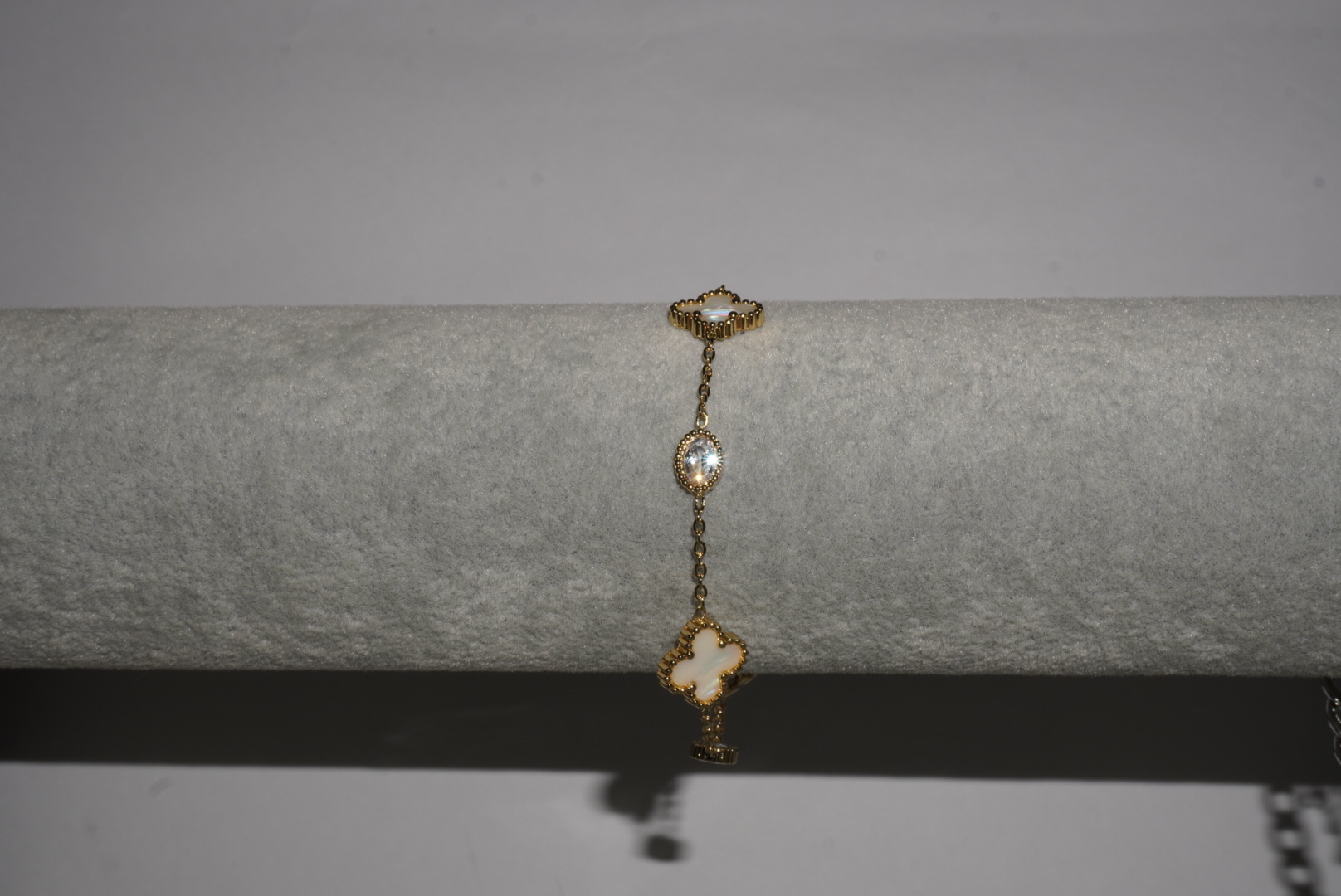 Pulsera de treboles blancos 