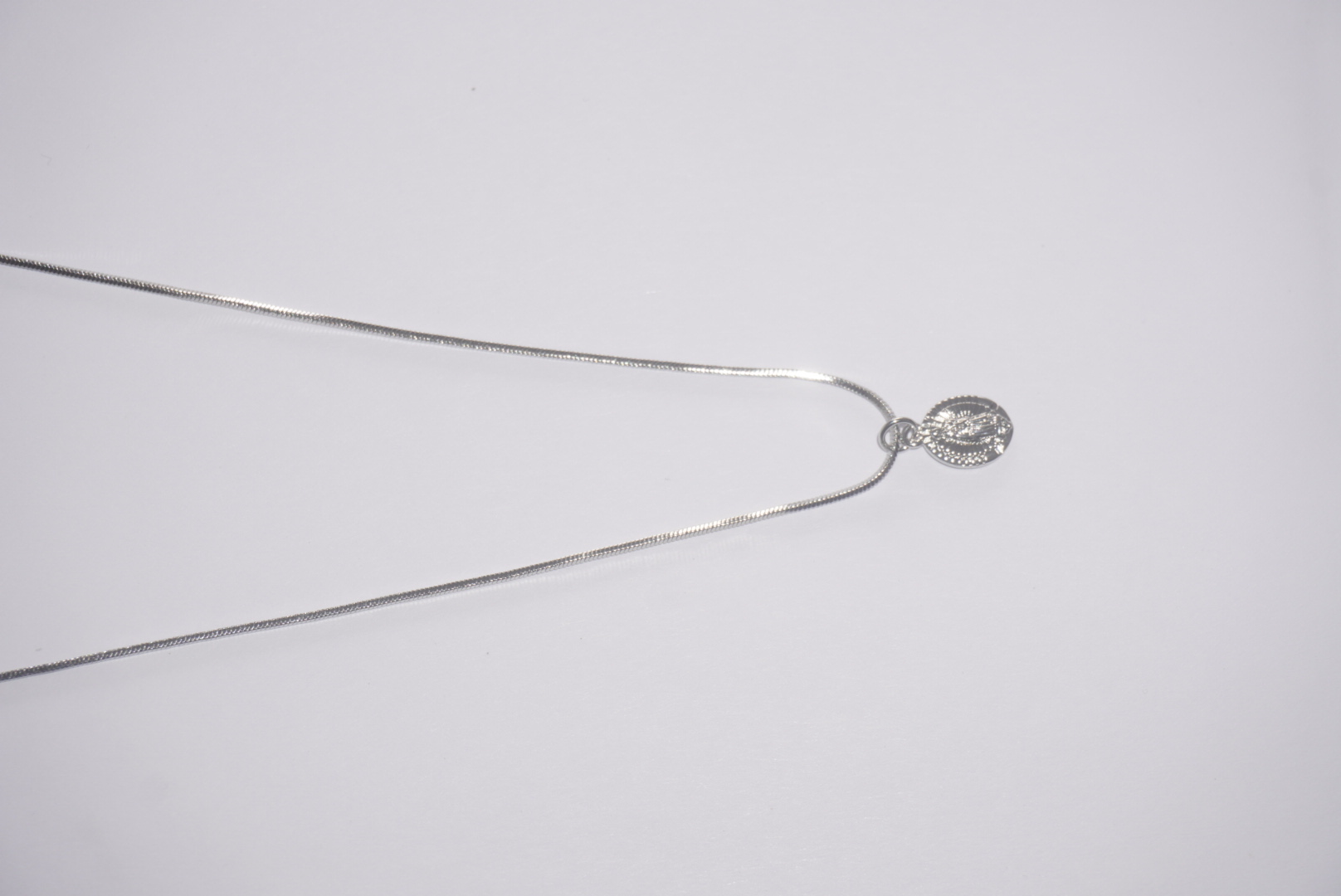 Collar virgen de guadalupe plateado