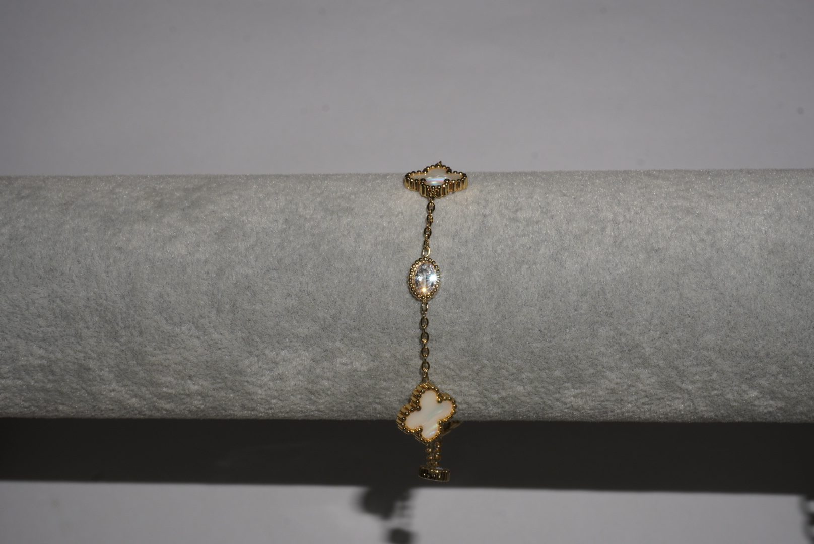 Pulsera de treboles blancos 