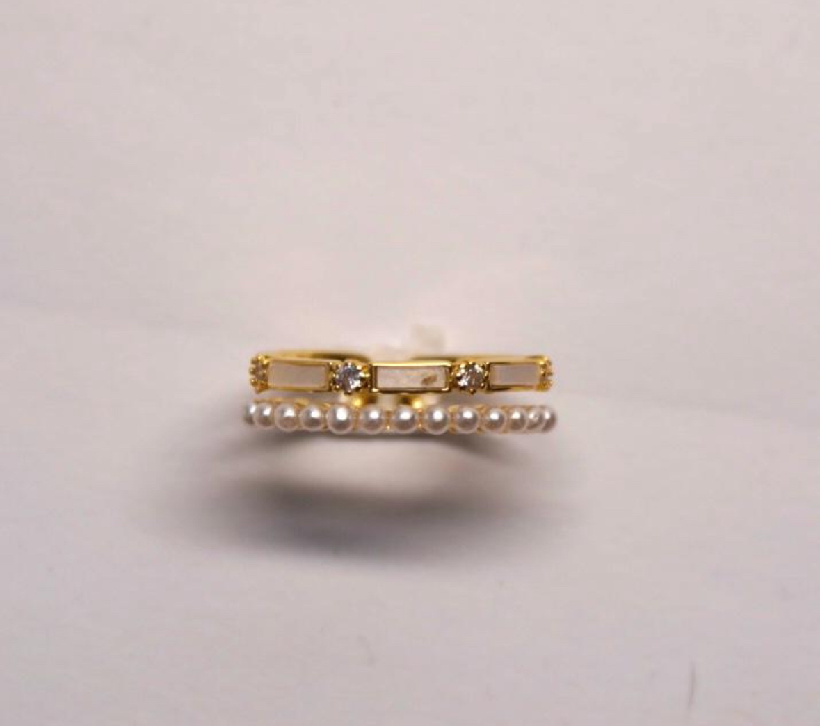 Anillo Dorado con Perlitas