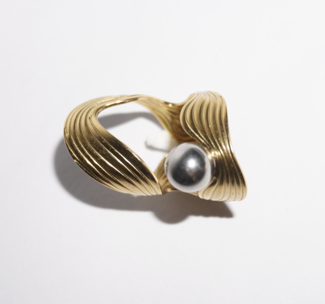 Anillo Bicolor con Bola Plateada