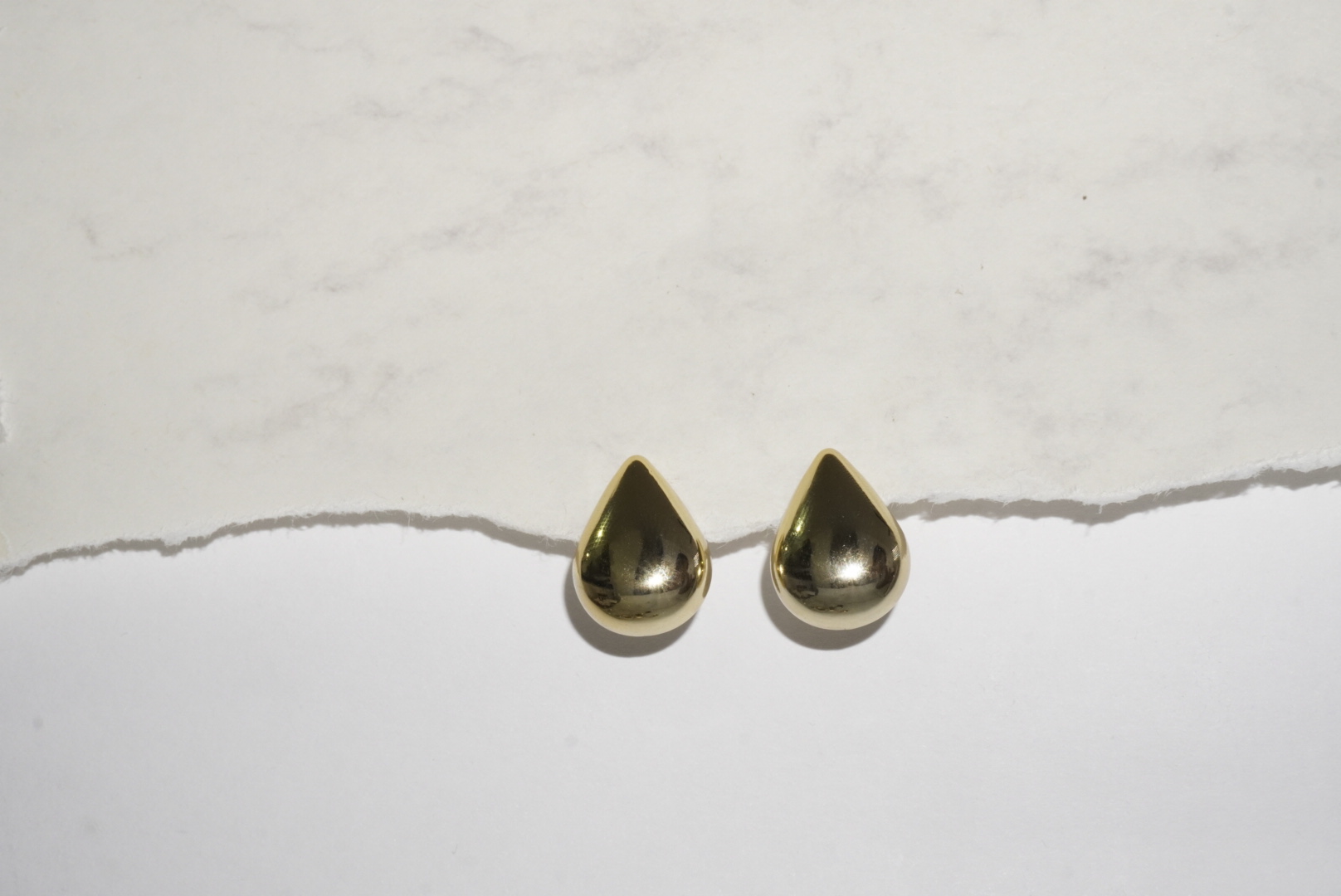 Aretes dorados gota perfecta 
