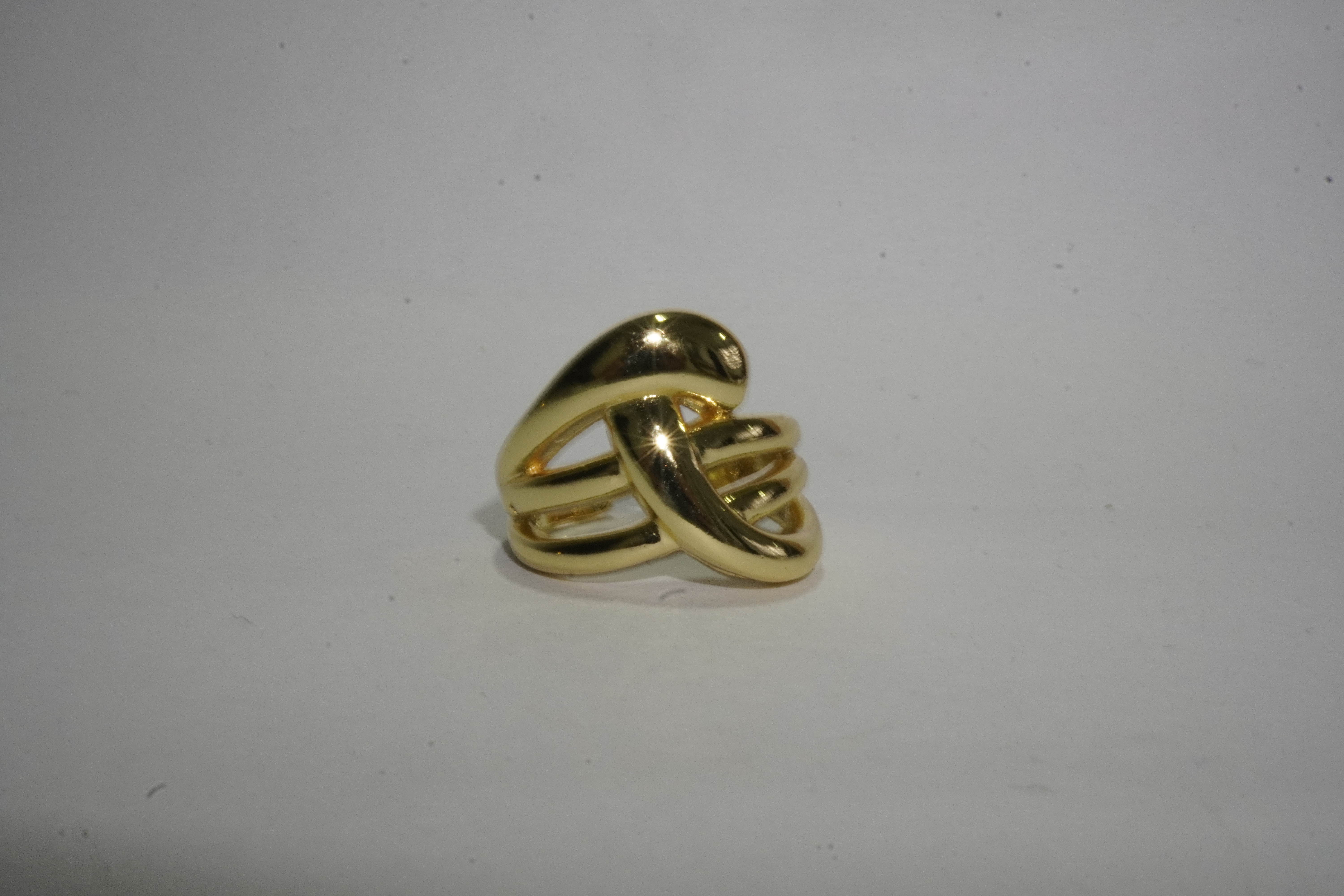 Anillo dorado gota entrelazada 