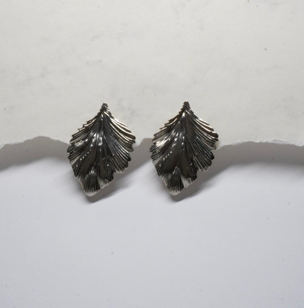 Aretes hoja plateada