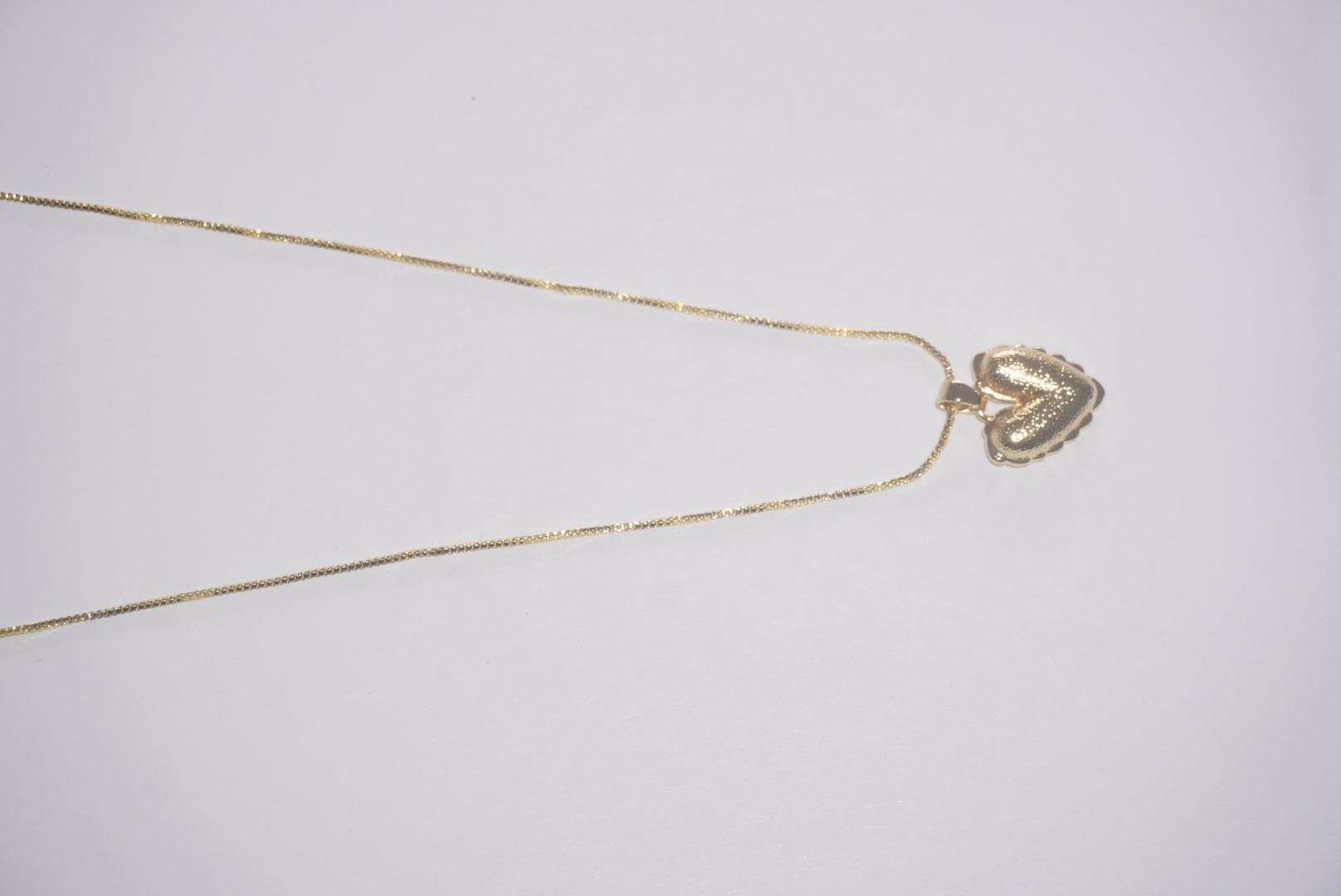 Collar corazon rugoso 