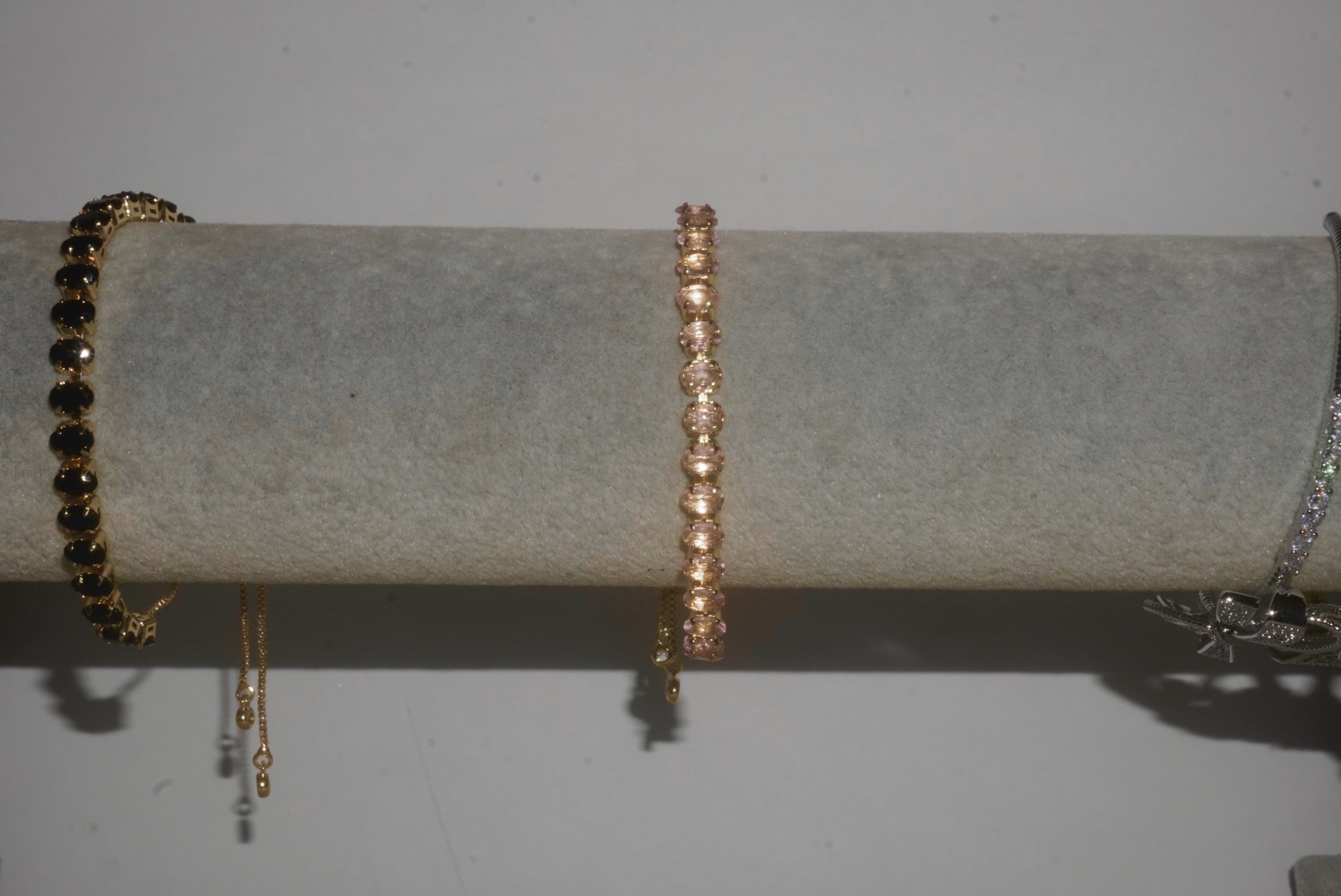 Pulsera con piedras rosadas