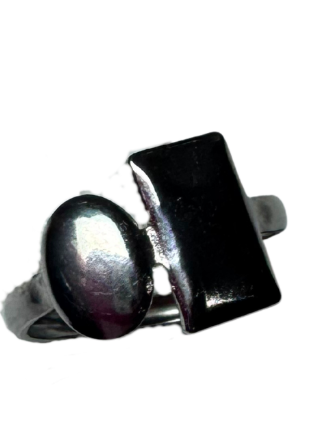 Anillo Diseño ovalado y cuadrado