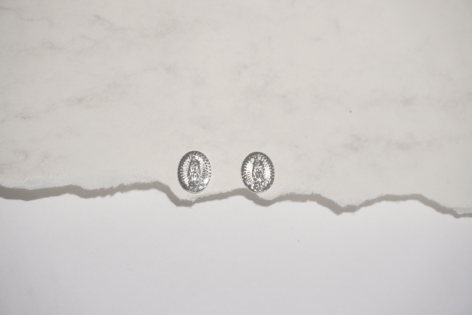 Aretes Virgen Guadalupe Plateados 