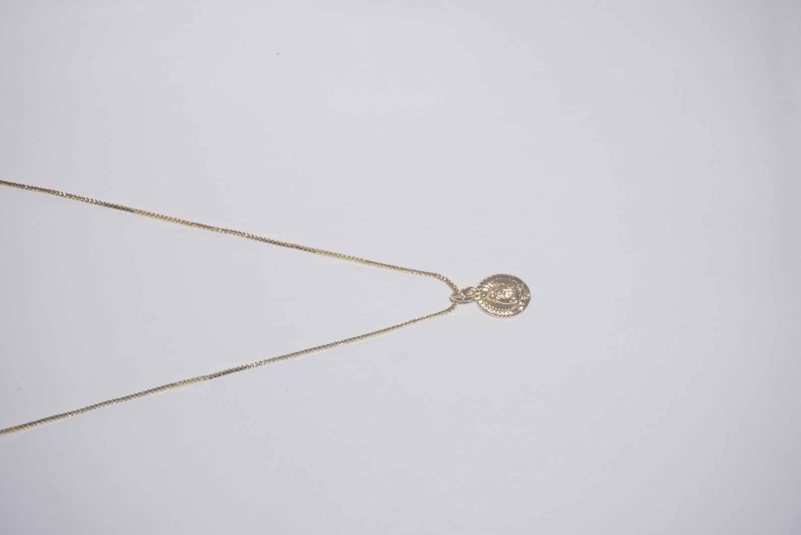 Collar virgen de guadalupe dorado